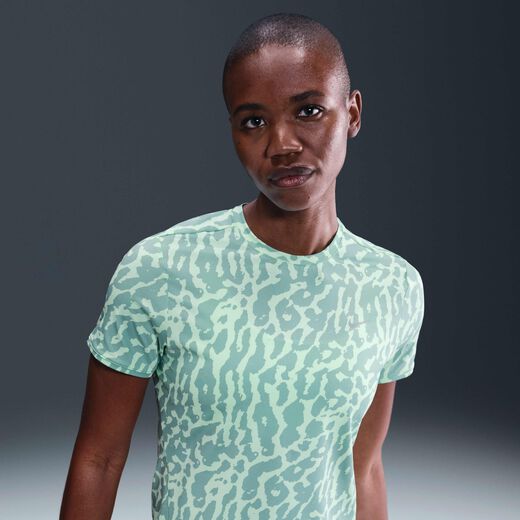 منت فوم-نايكي, نايكي سويفت, تيشيرت الجري دراي-فت بأكمام قصيرة للنساء