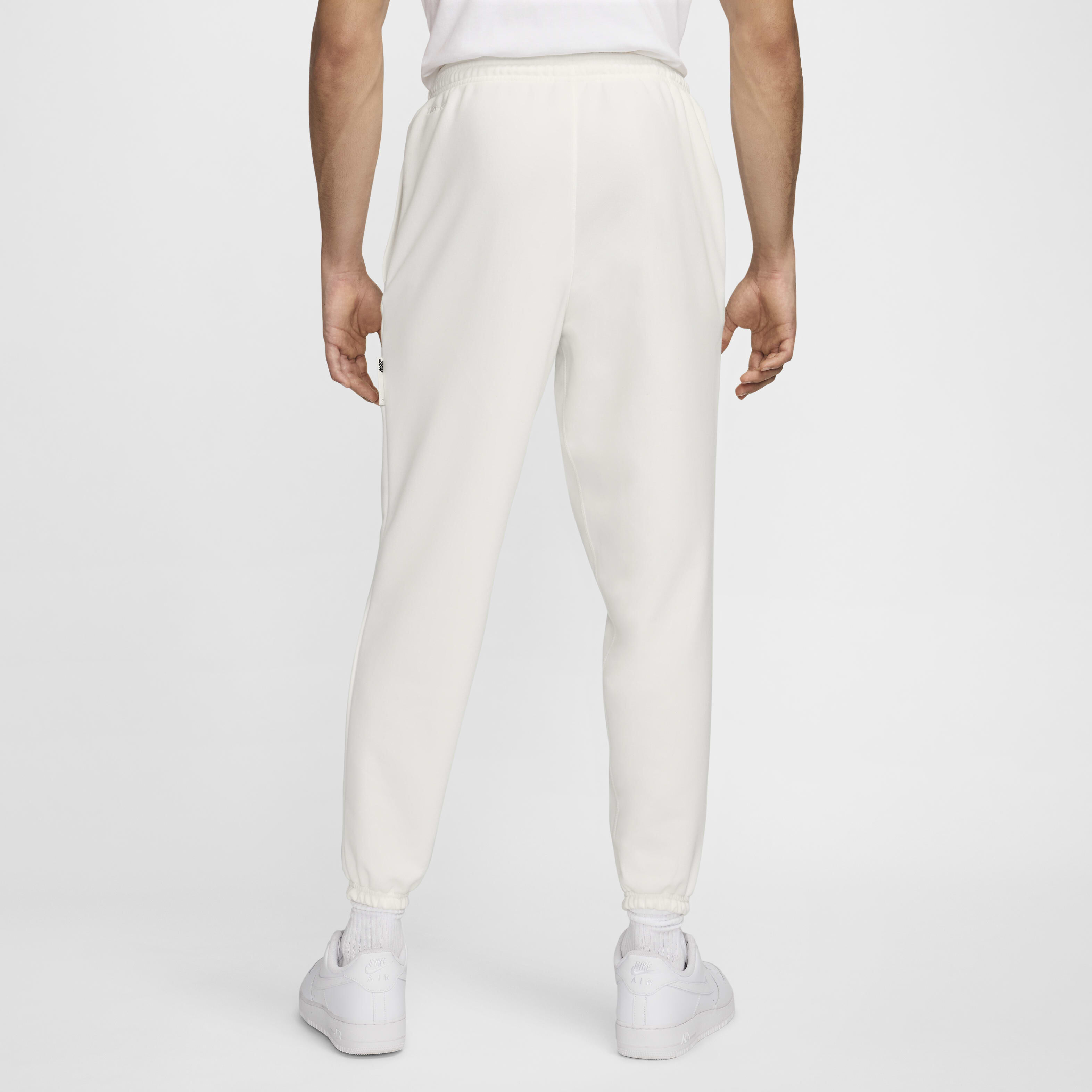 Nike Standard Issue image number 1