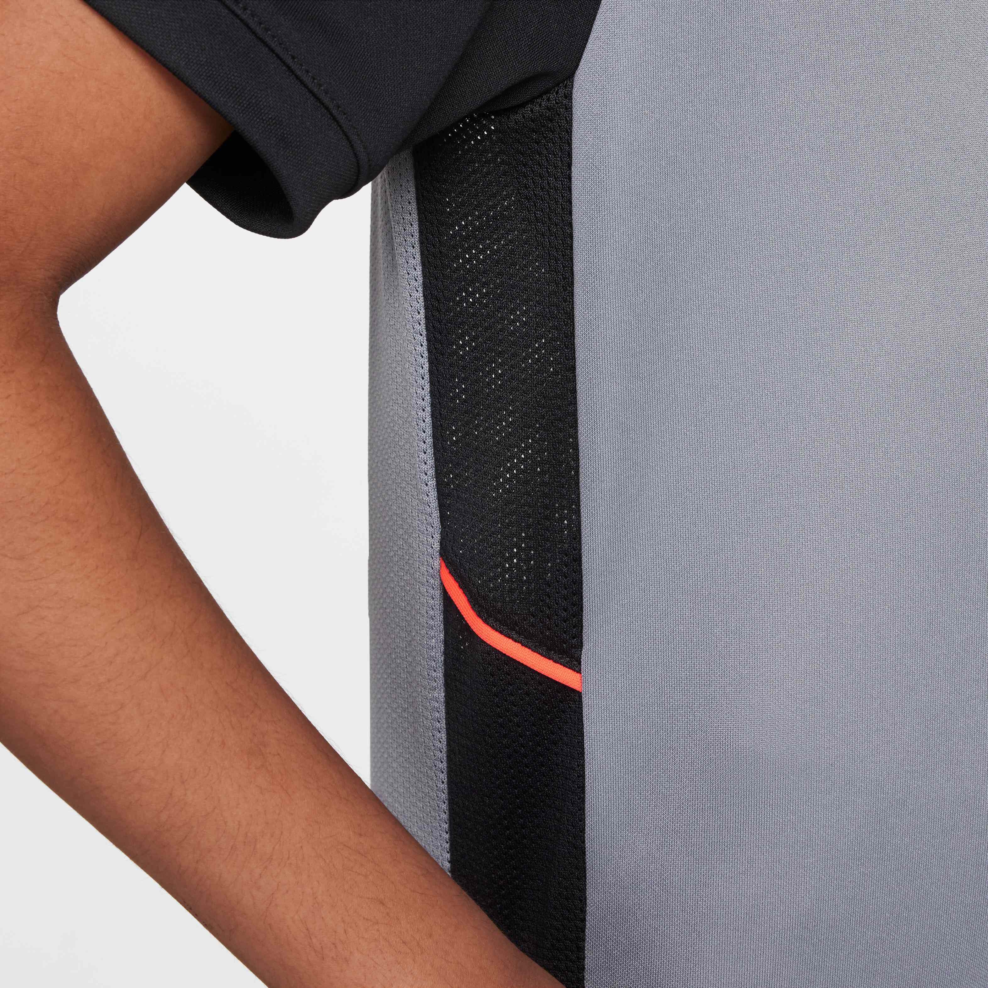 نايكي أكاديمي image number 4