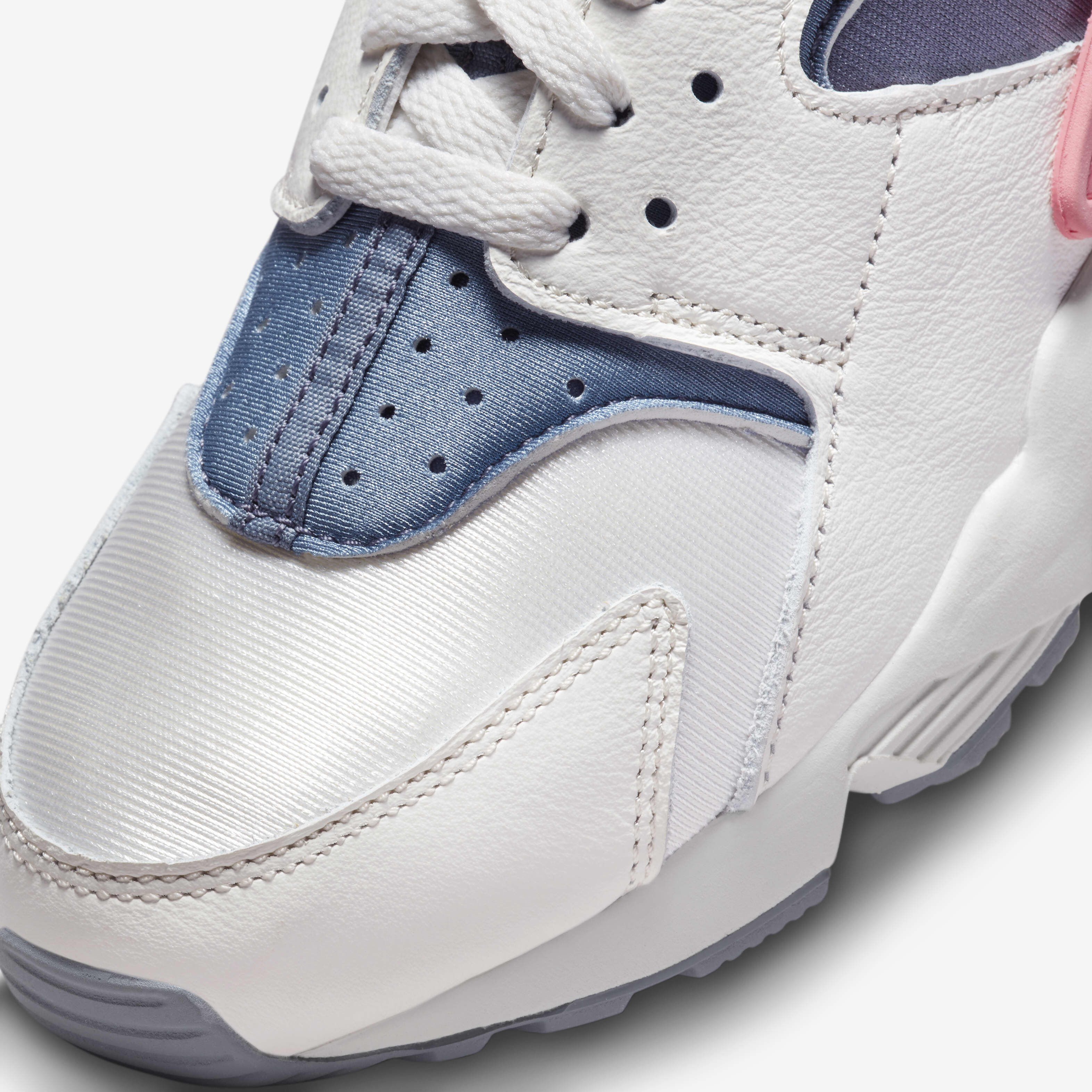 Nike Air Huarache image number 6