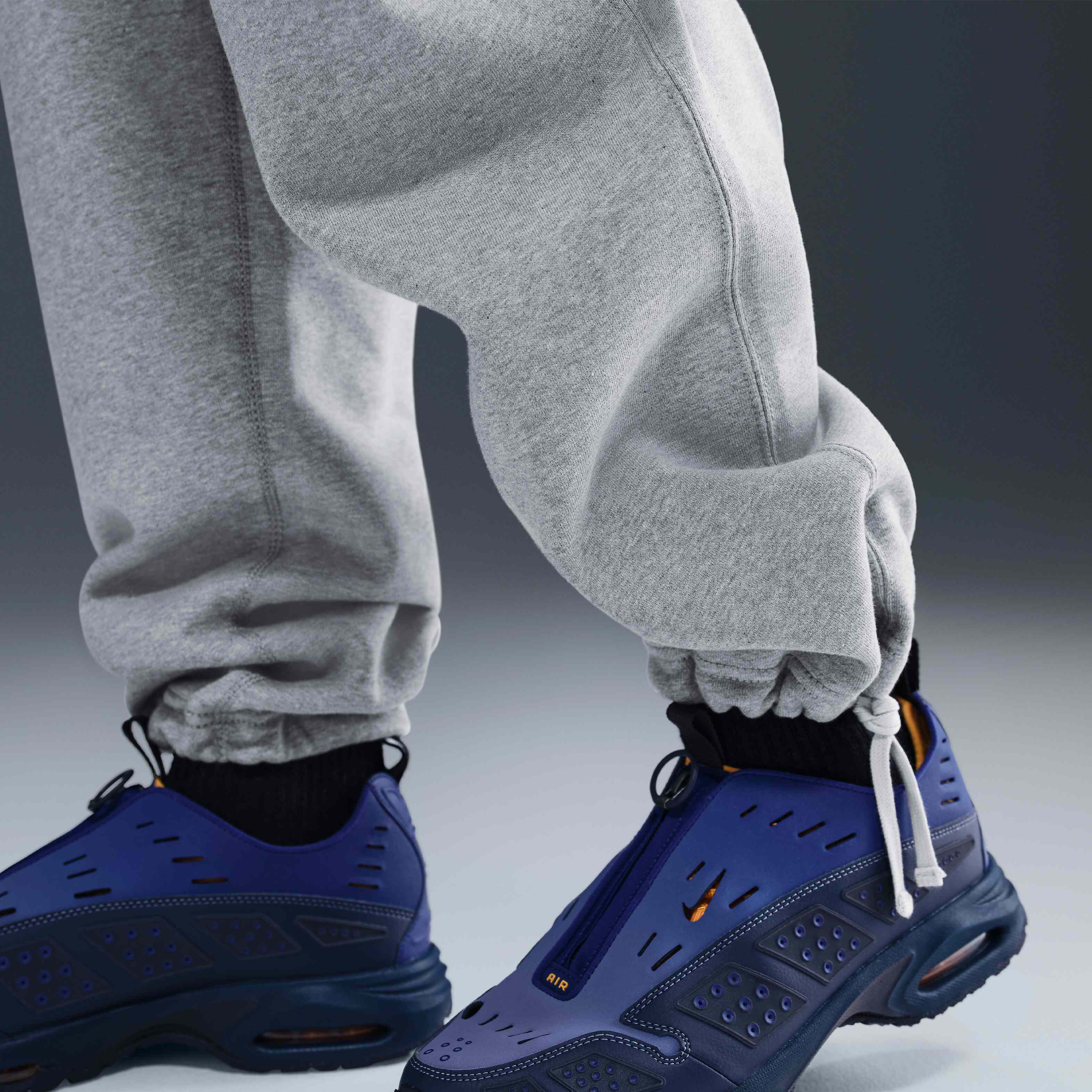 Nike Solo Swoosh image number 5