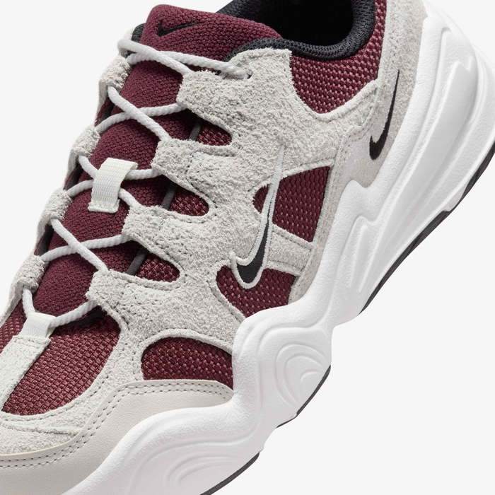 نايكي تيك هيرا image number 6 نايكي تيك هيرا image number 6