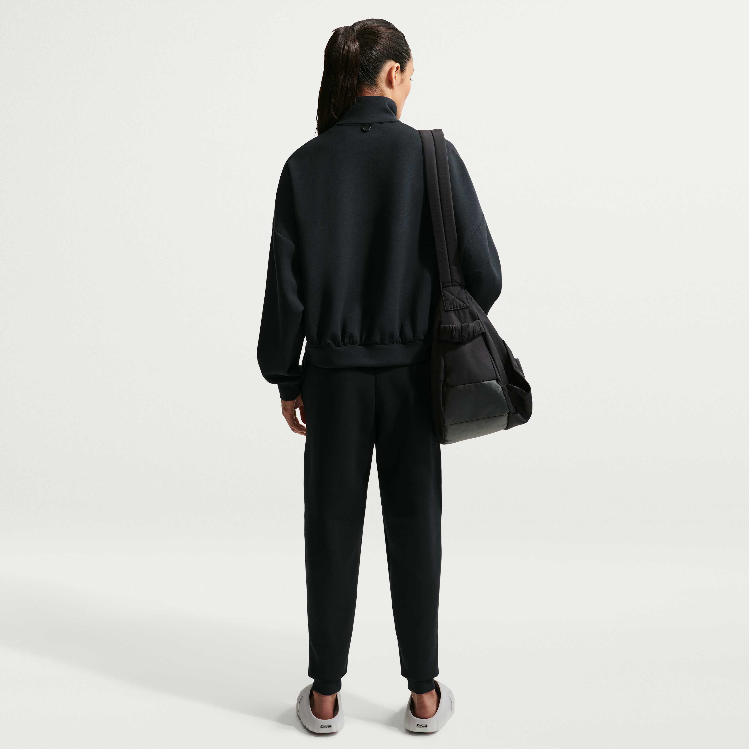 نايكي 24.7 امبوسبلي سوفت image number 4