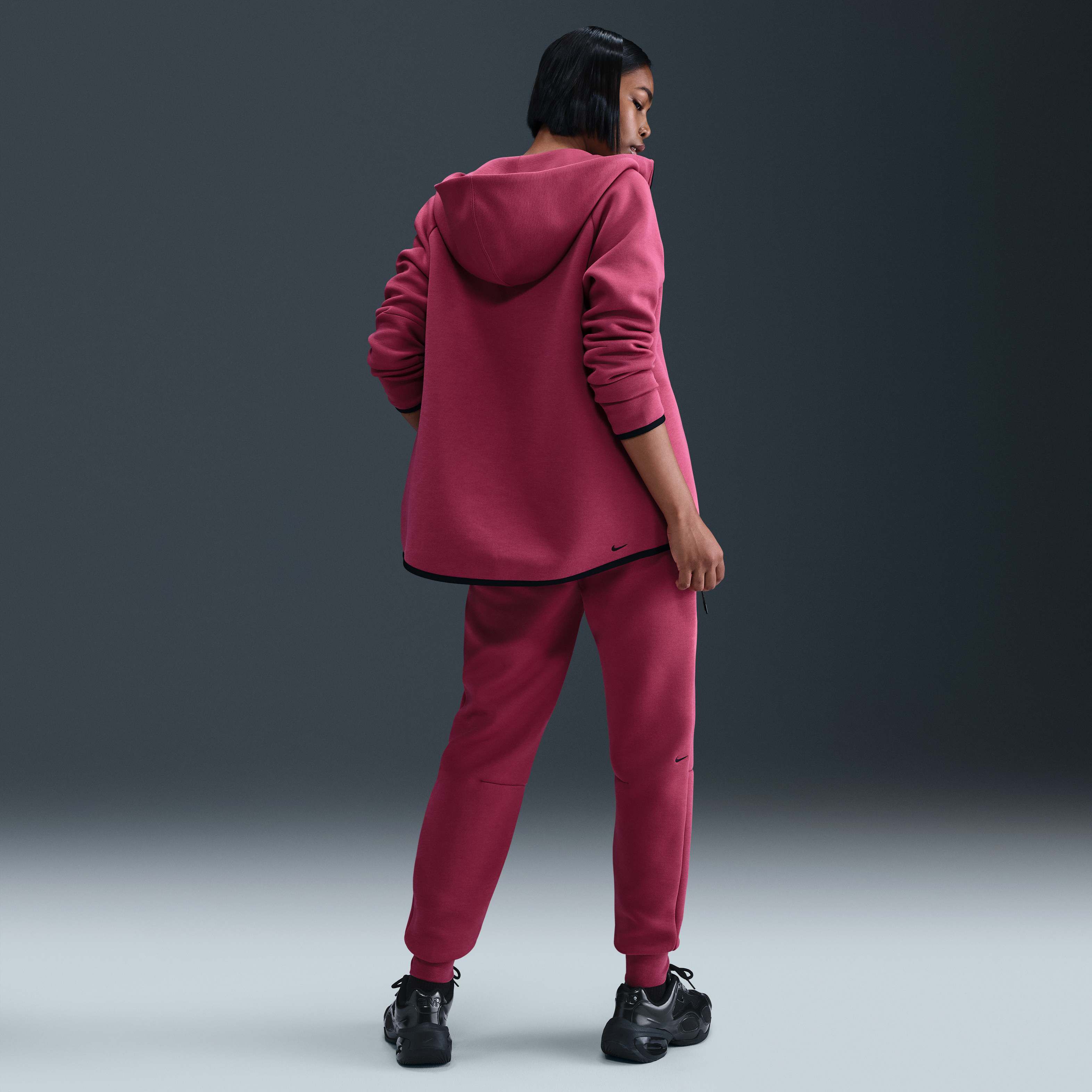 نايكي سبورتسوير تك فليس ويندرانر image number 4