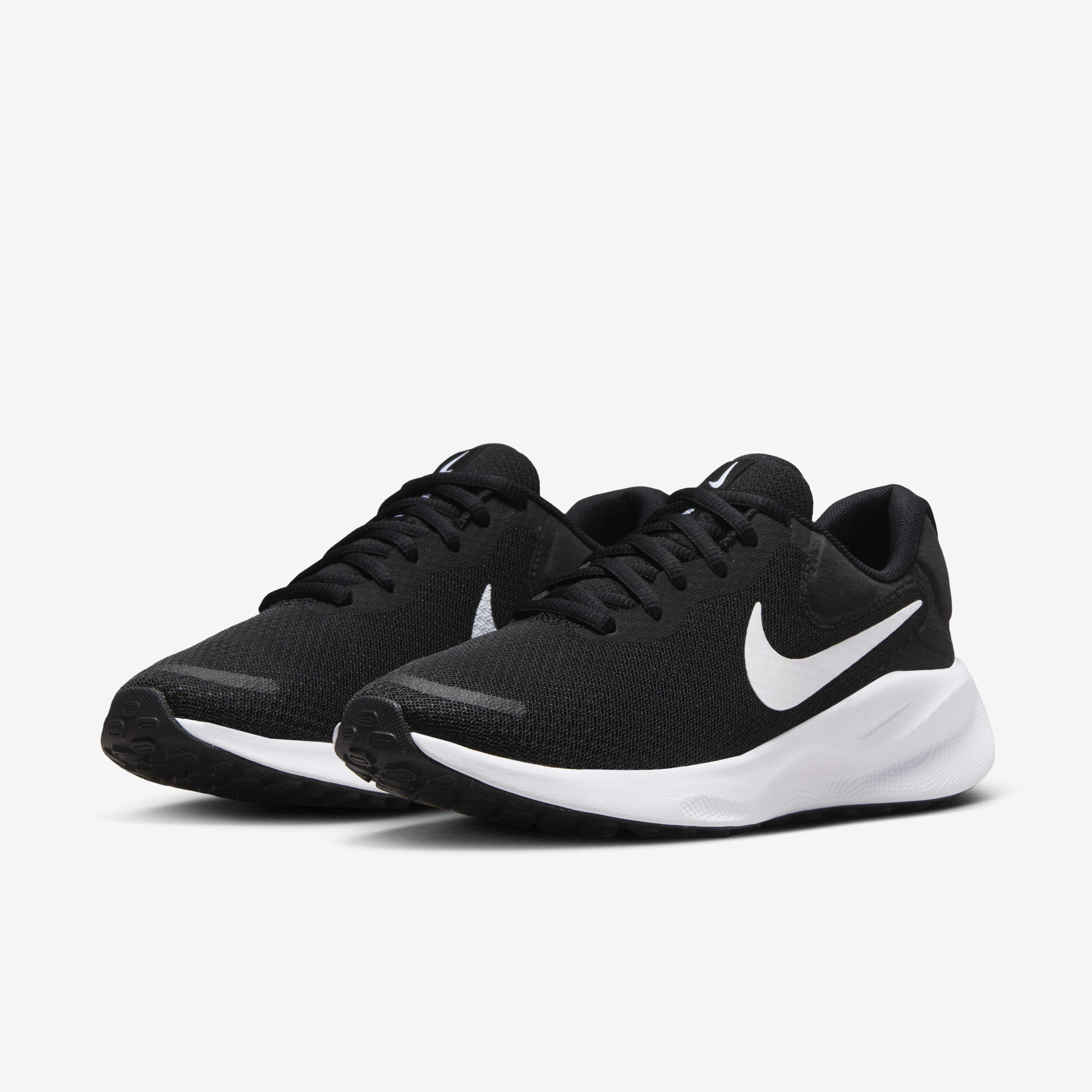 Nike black and white running shoes clearance