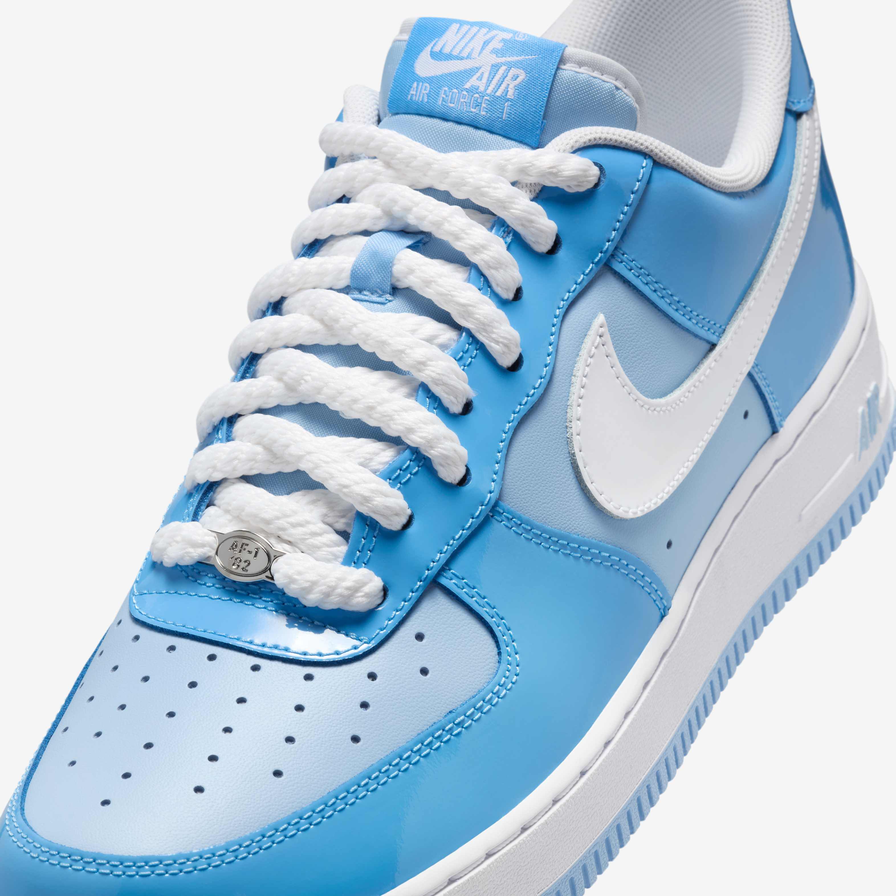 商品画像：Nike Air Force 1 Low '07 LV8 Split Light UNC Blue Sneaker 3