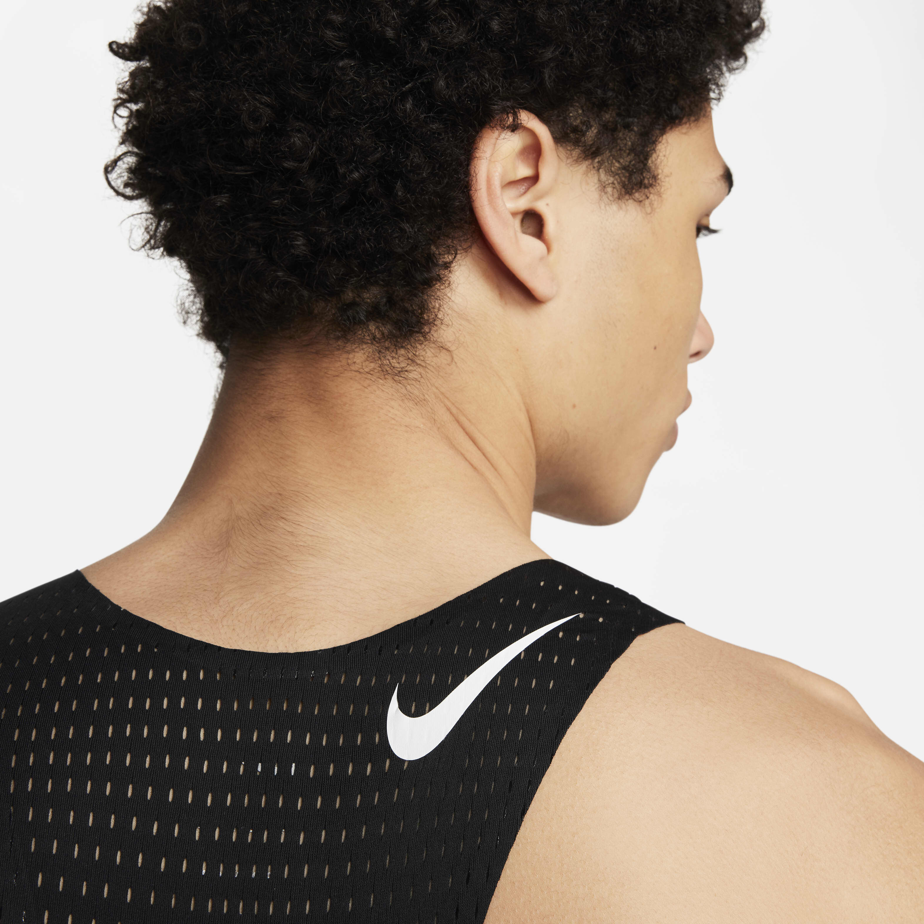 Buy Nike AeroSwift Men s Dri FIT ADV Running Vest Nike Saudi Official