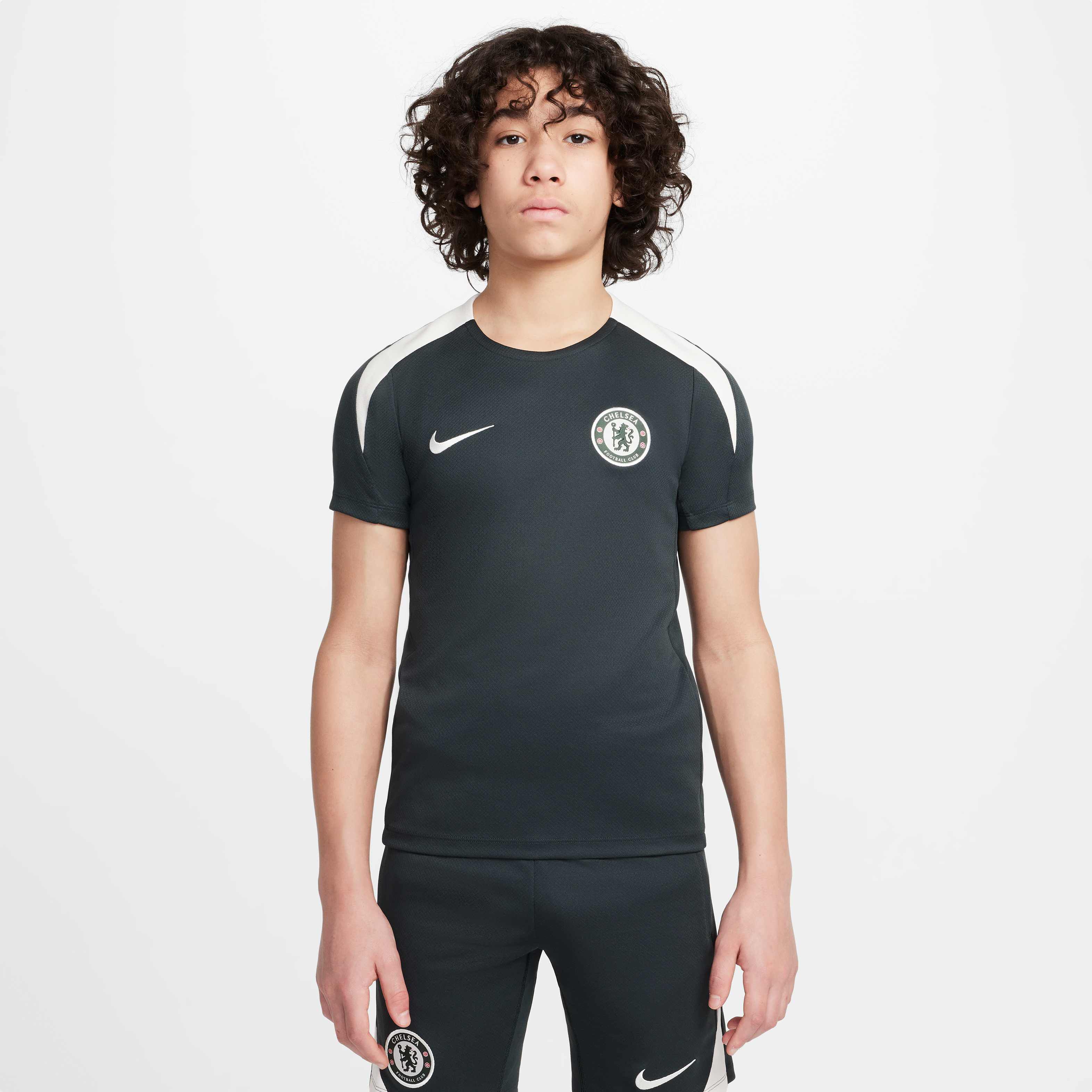 Chelsea FC Petit 17 サッカーシャツ Buy Chelsea F.C. Strike Older Kids' Nike Dri-FIT Football