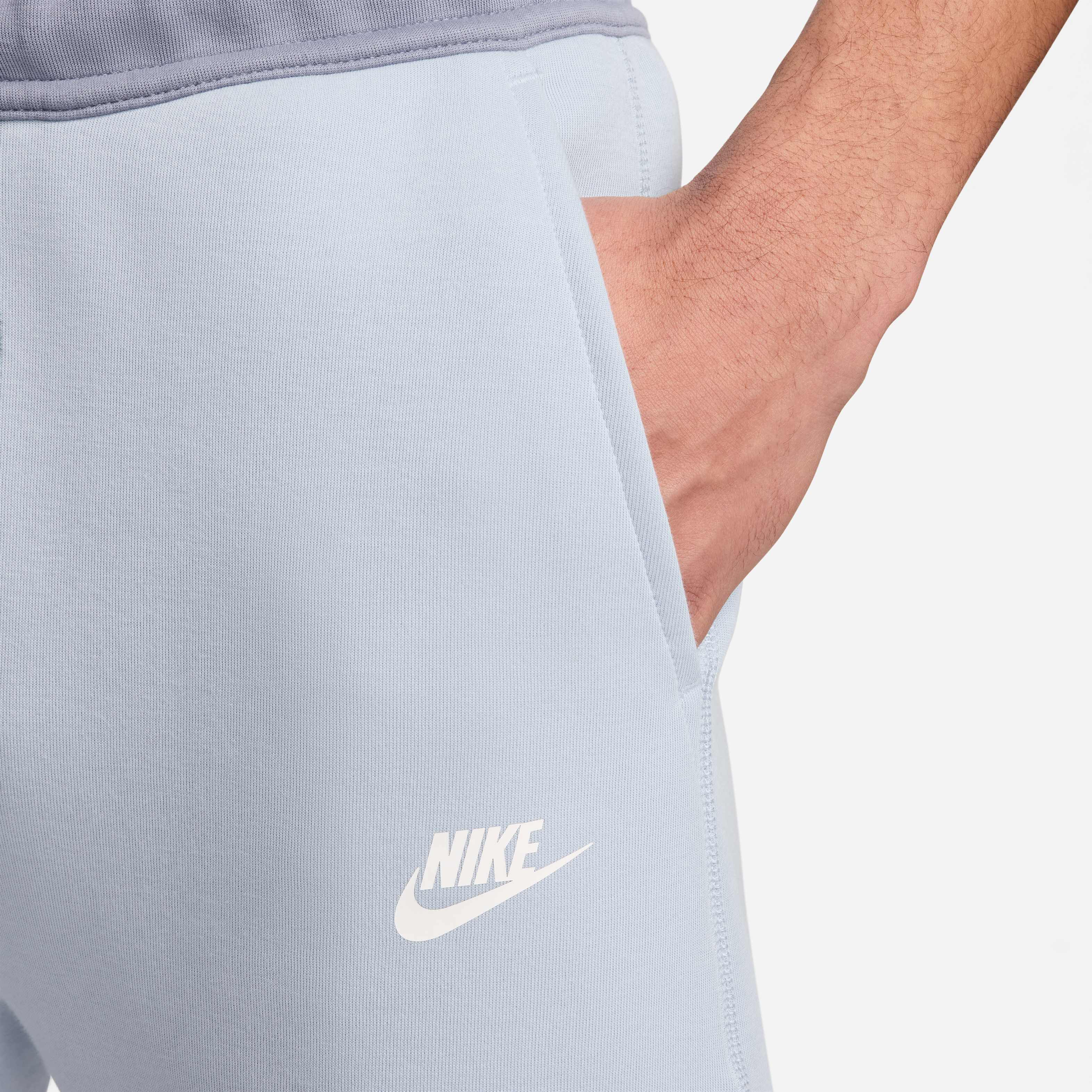 Nike Sportswear Tech Fleece image number 3