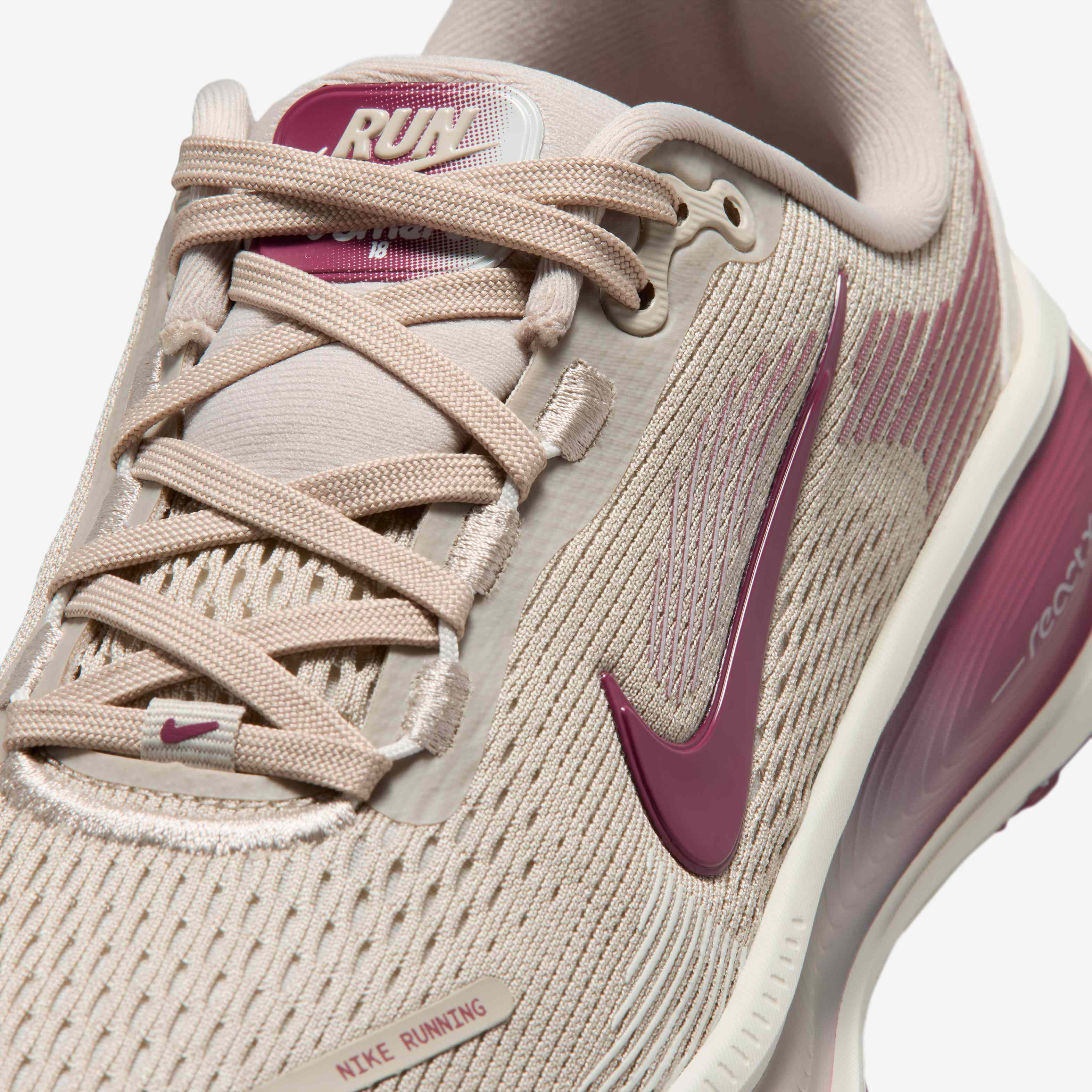 Nike Vomero 18 image number 17