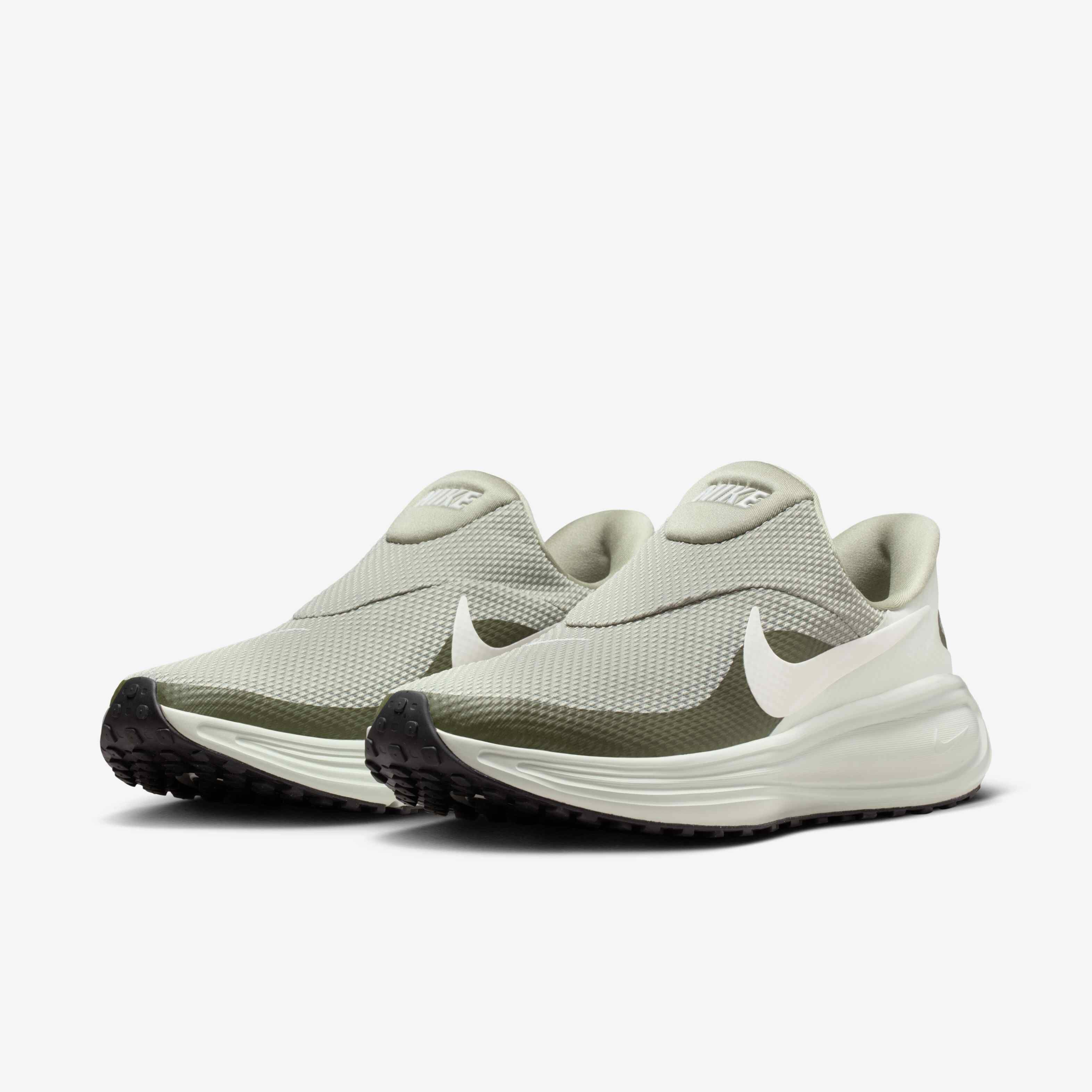 Nike Revolution 8 EasyOn image number 4