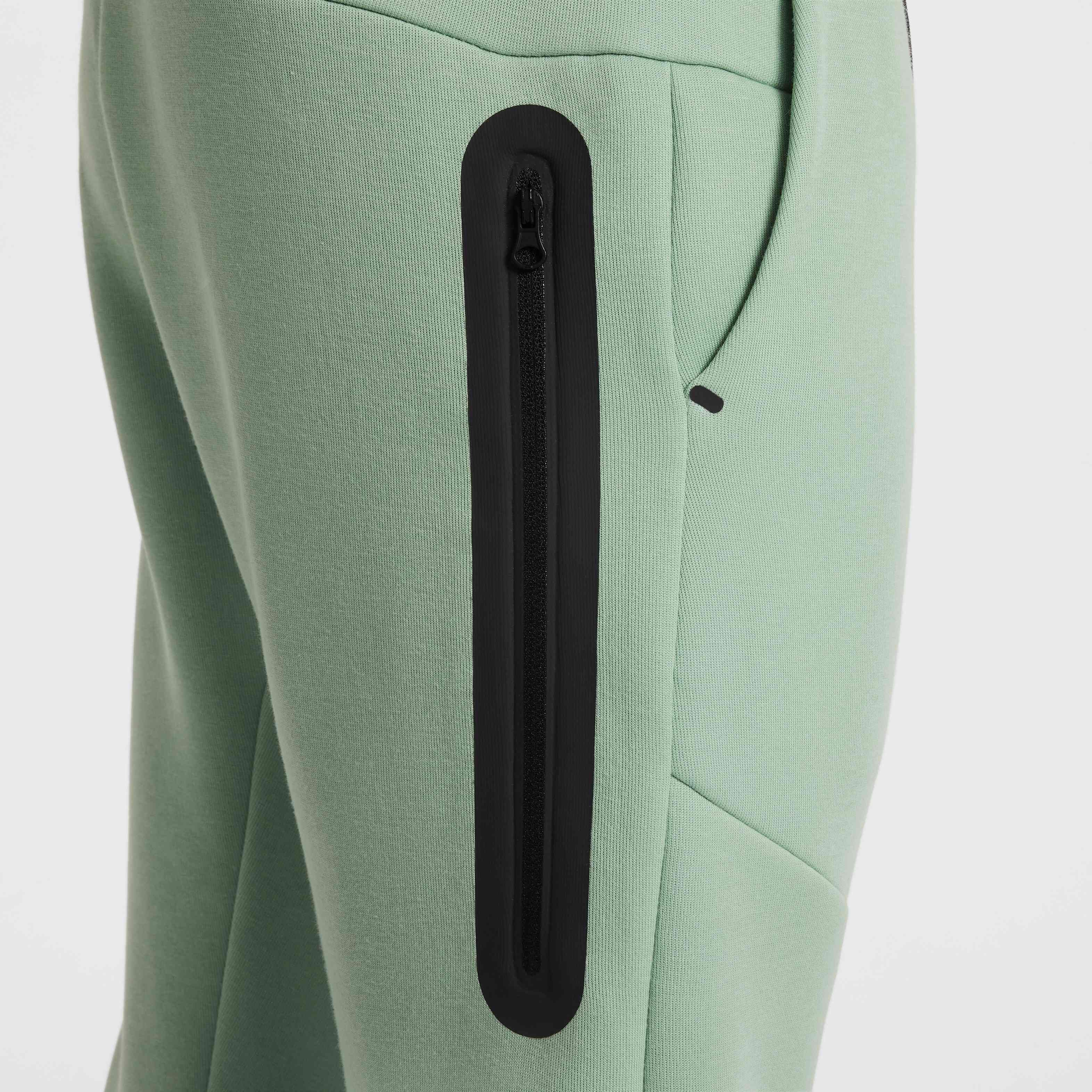 Nike Sportswear Tech Fleece image number 4