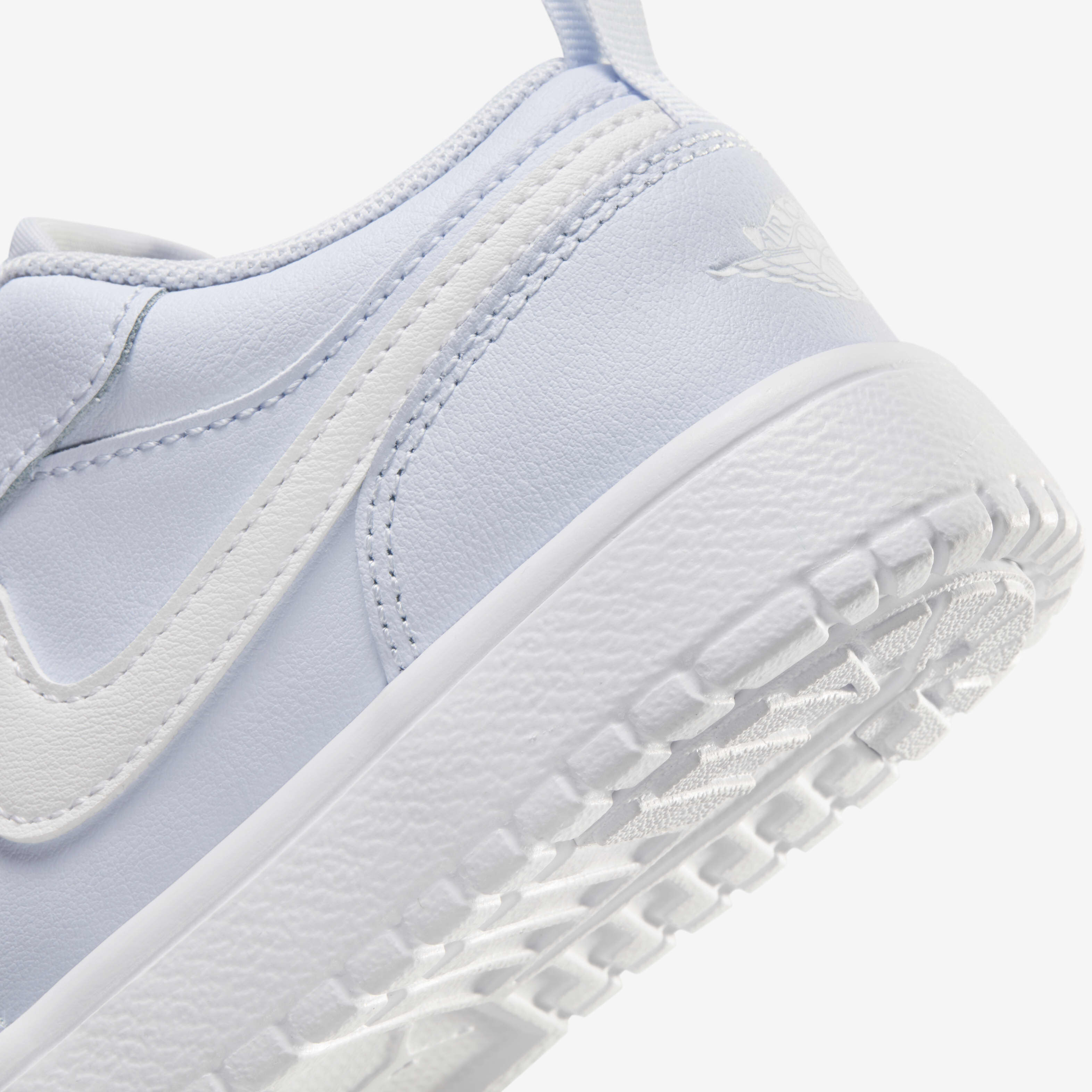 white jordan 1 low junior