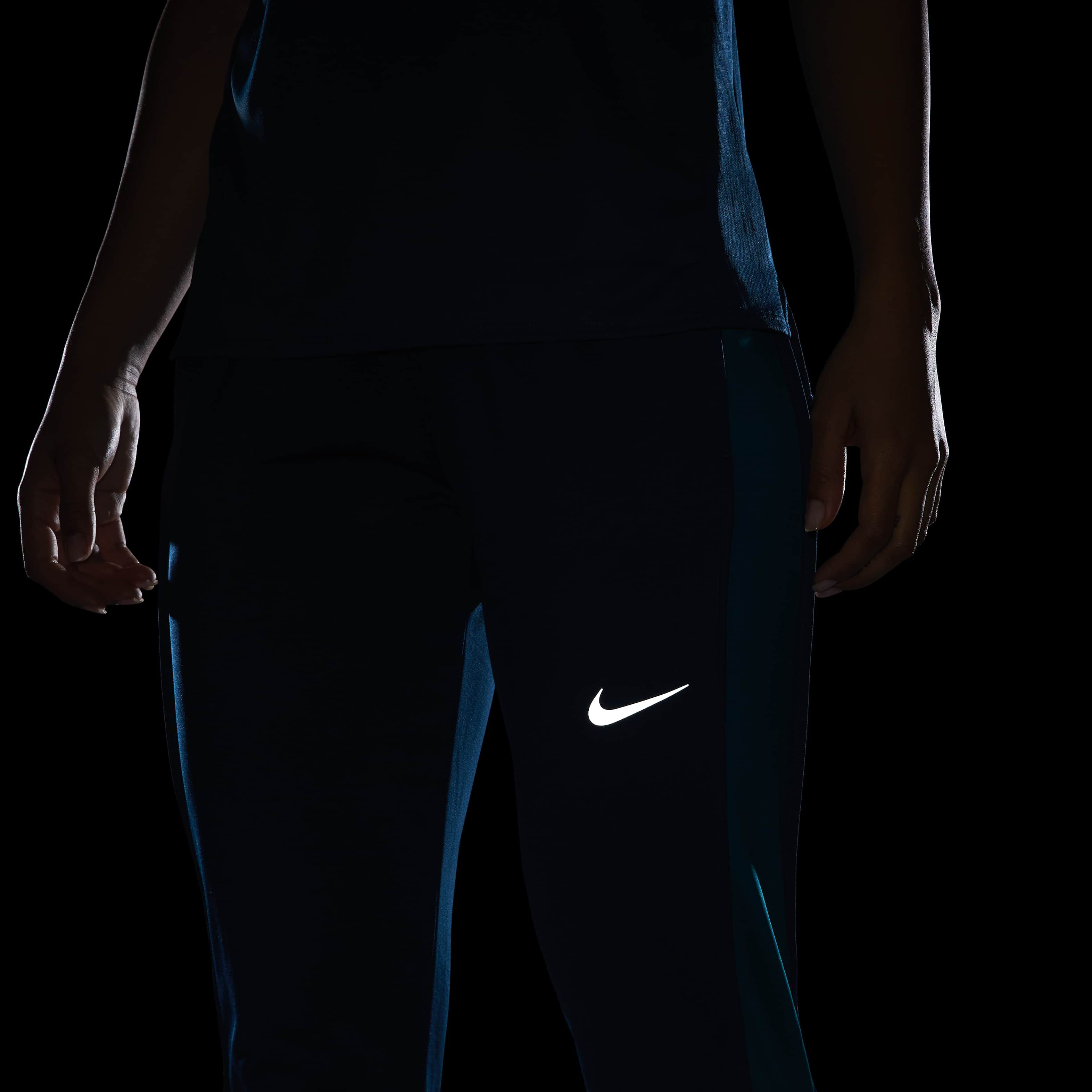 Nike Therma-FIT Essential image number 7