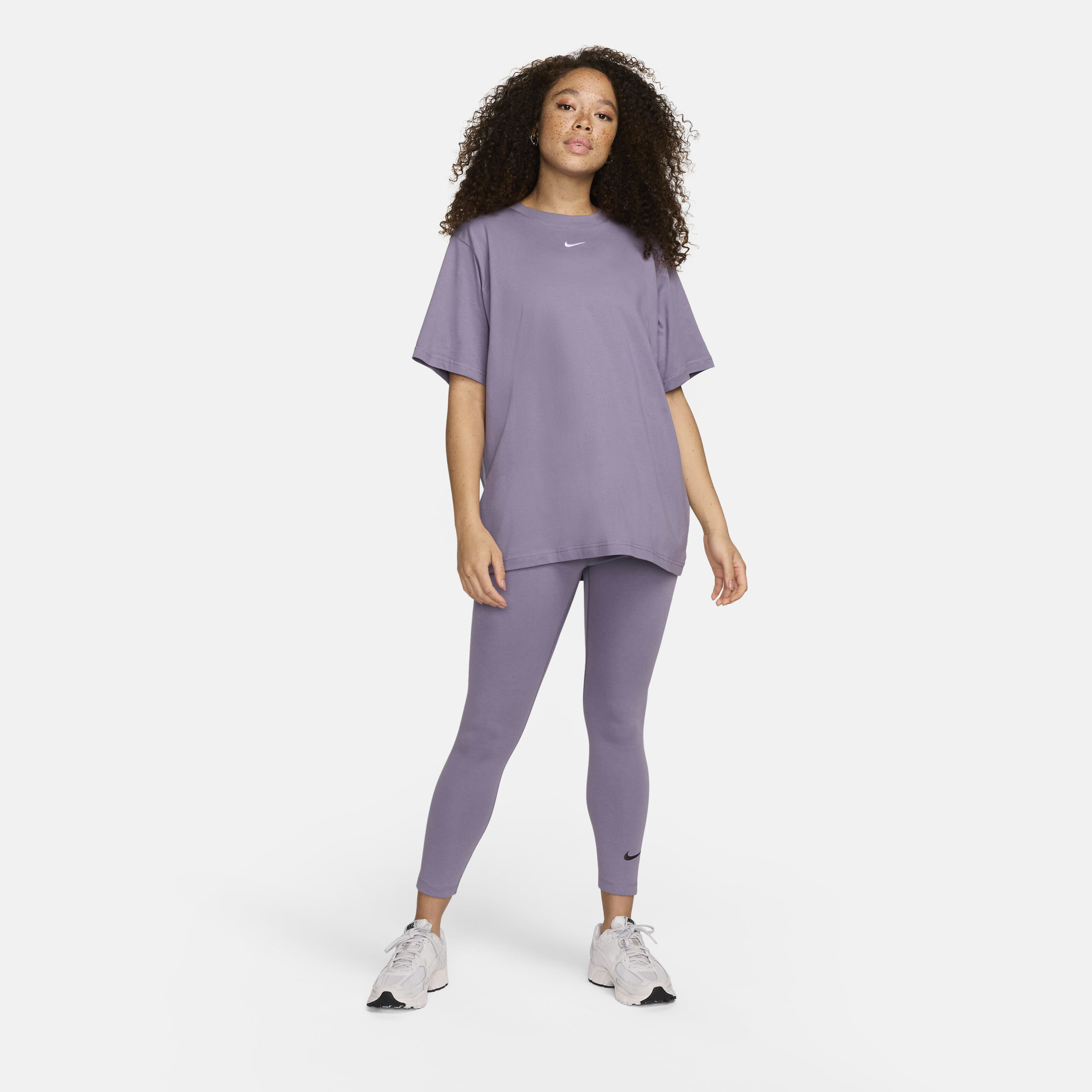 Nike Sportswear Essential image number 4