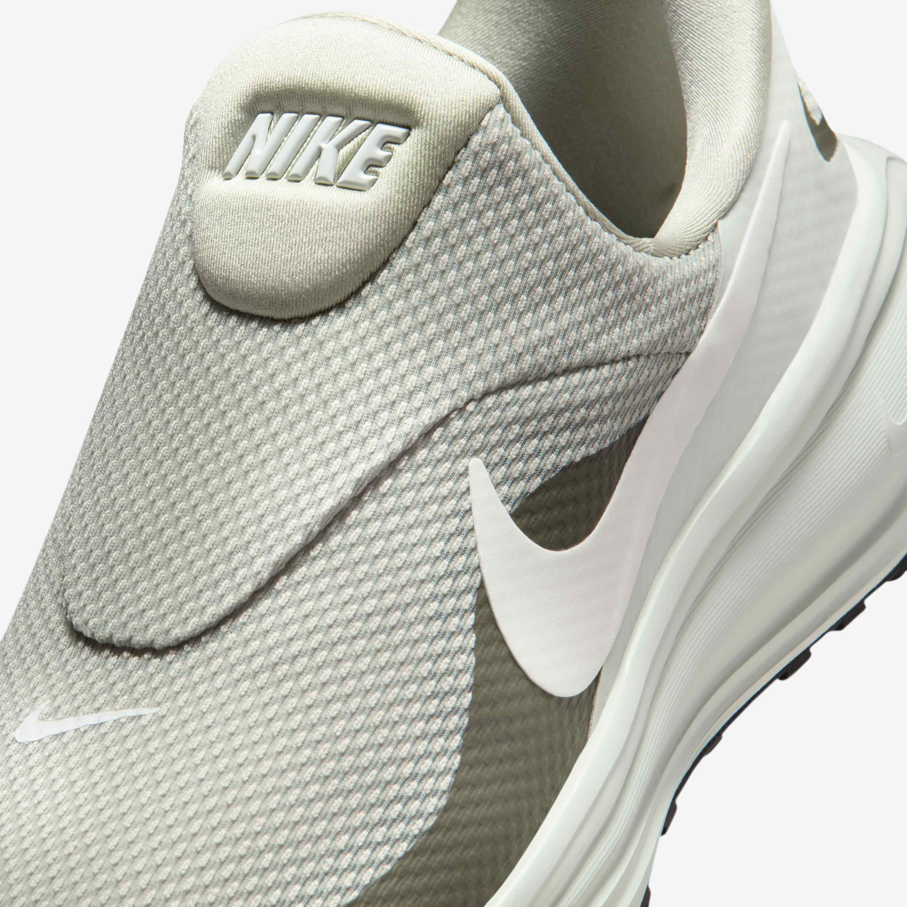 Nike Revolution 8 EasyOn image number 6