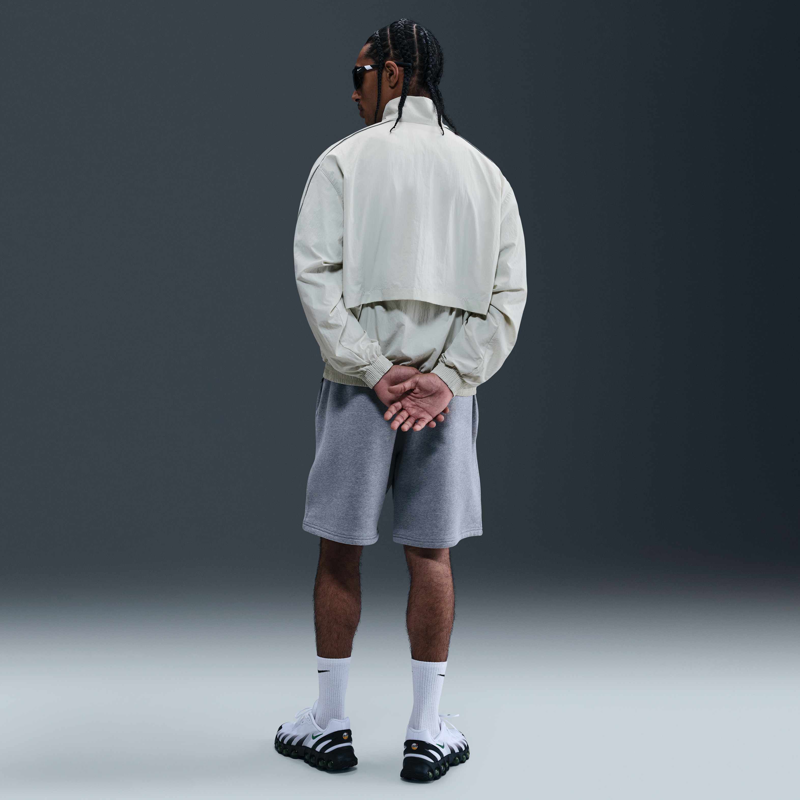 نايكي سبورتسوير سولو سووش image number 4