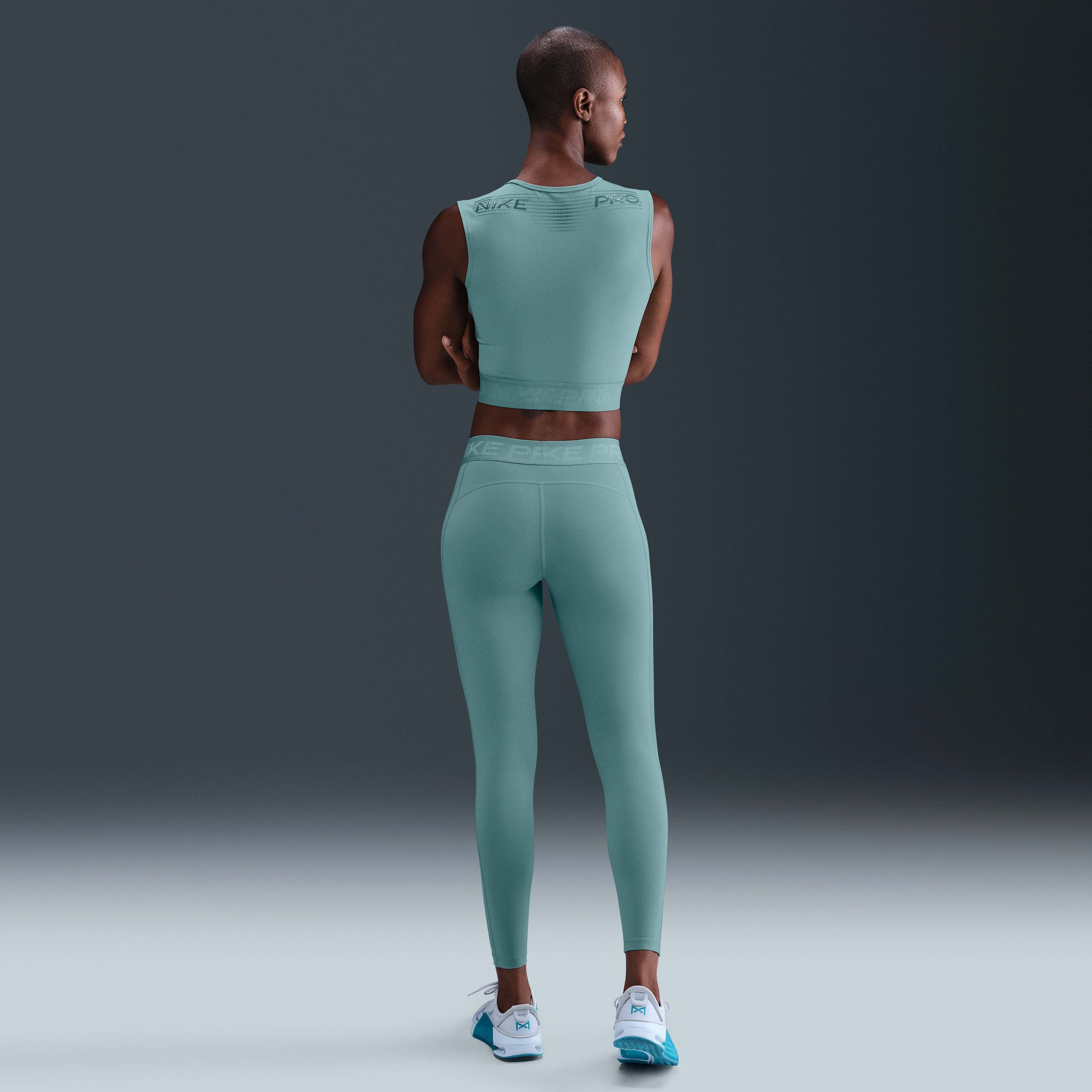 Nike Pro image number 3