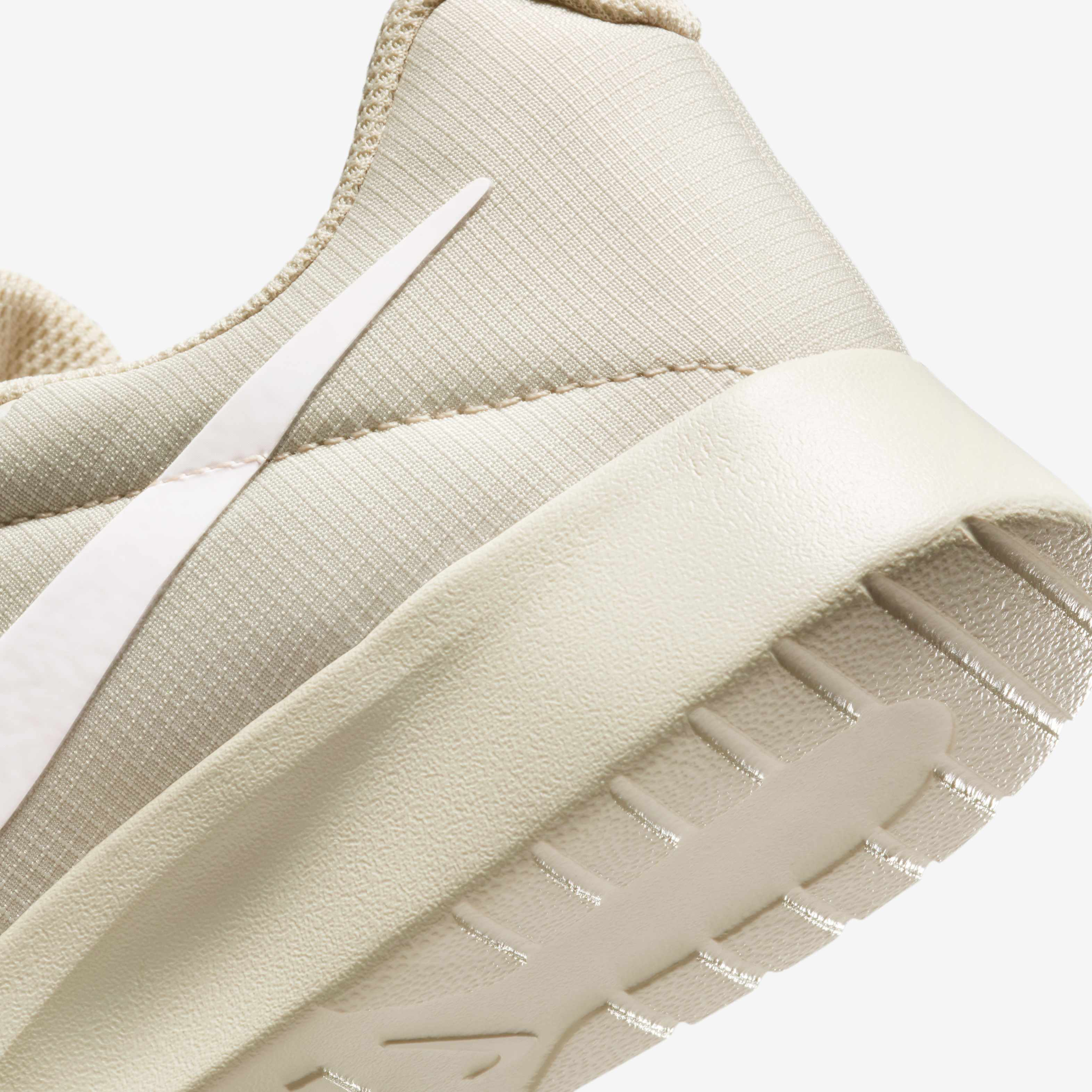 نايكي تانجون ريفاين image number 8