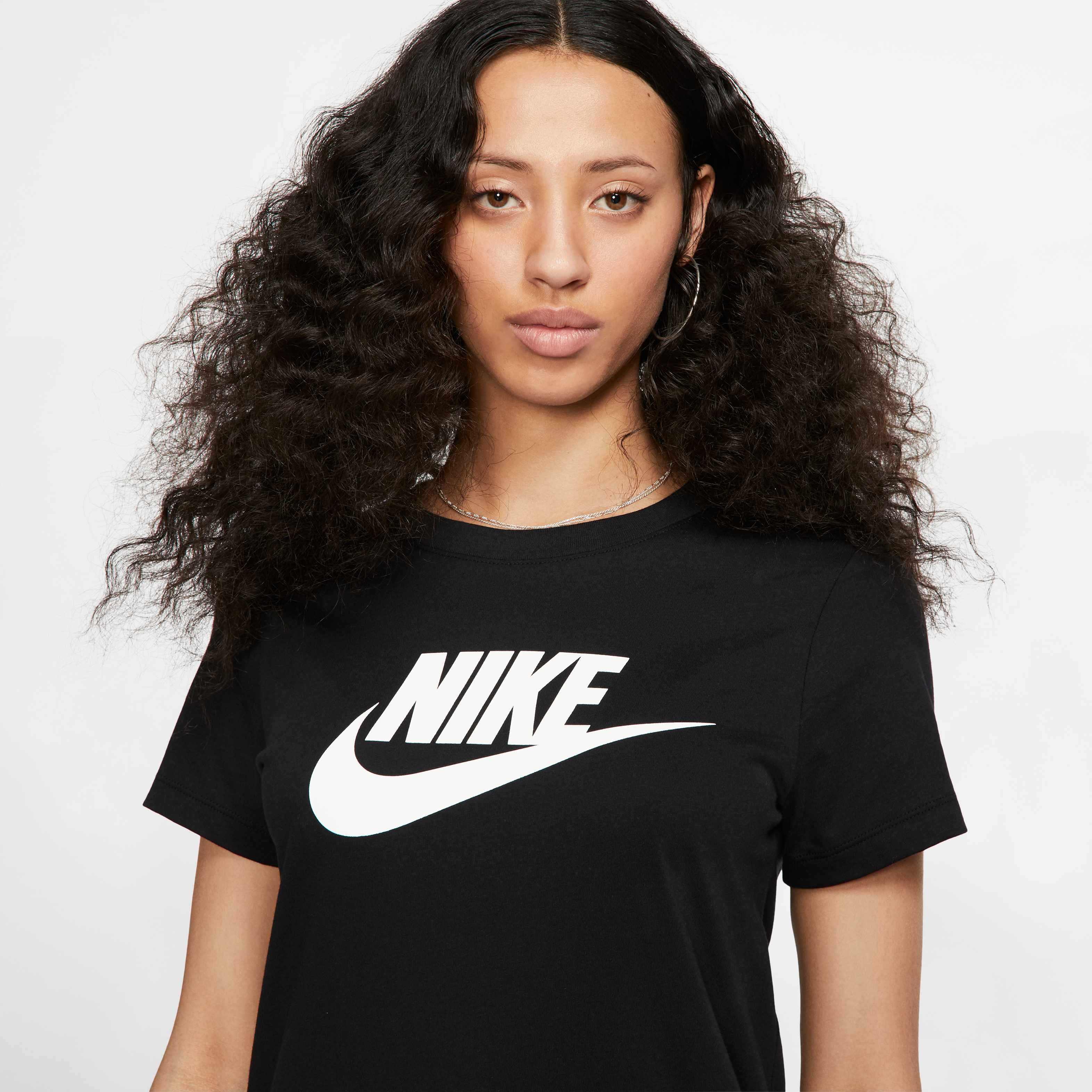 Nike Sportswear Essential image number 2