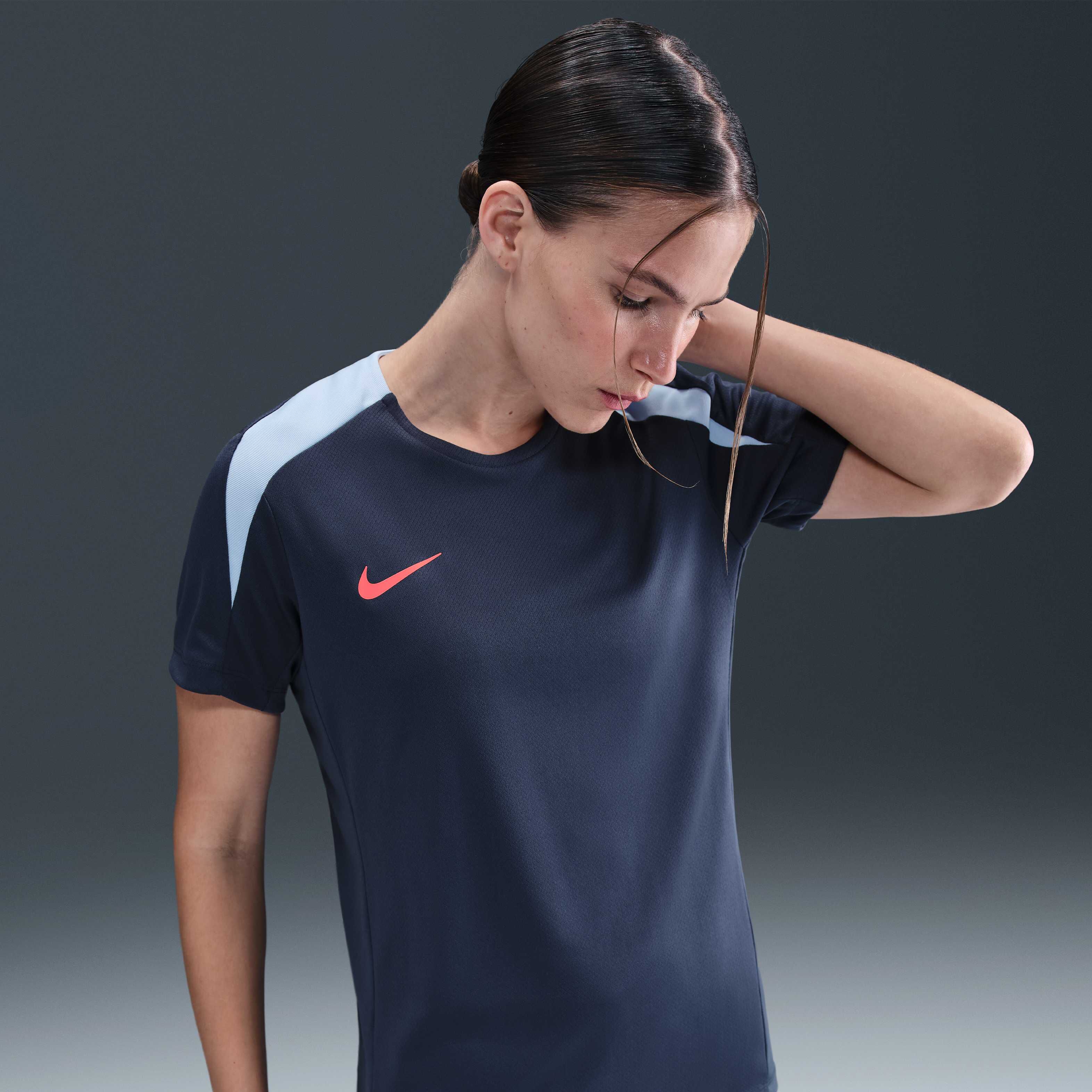 Nike Strike image number 0