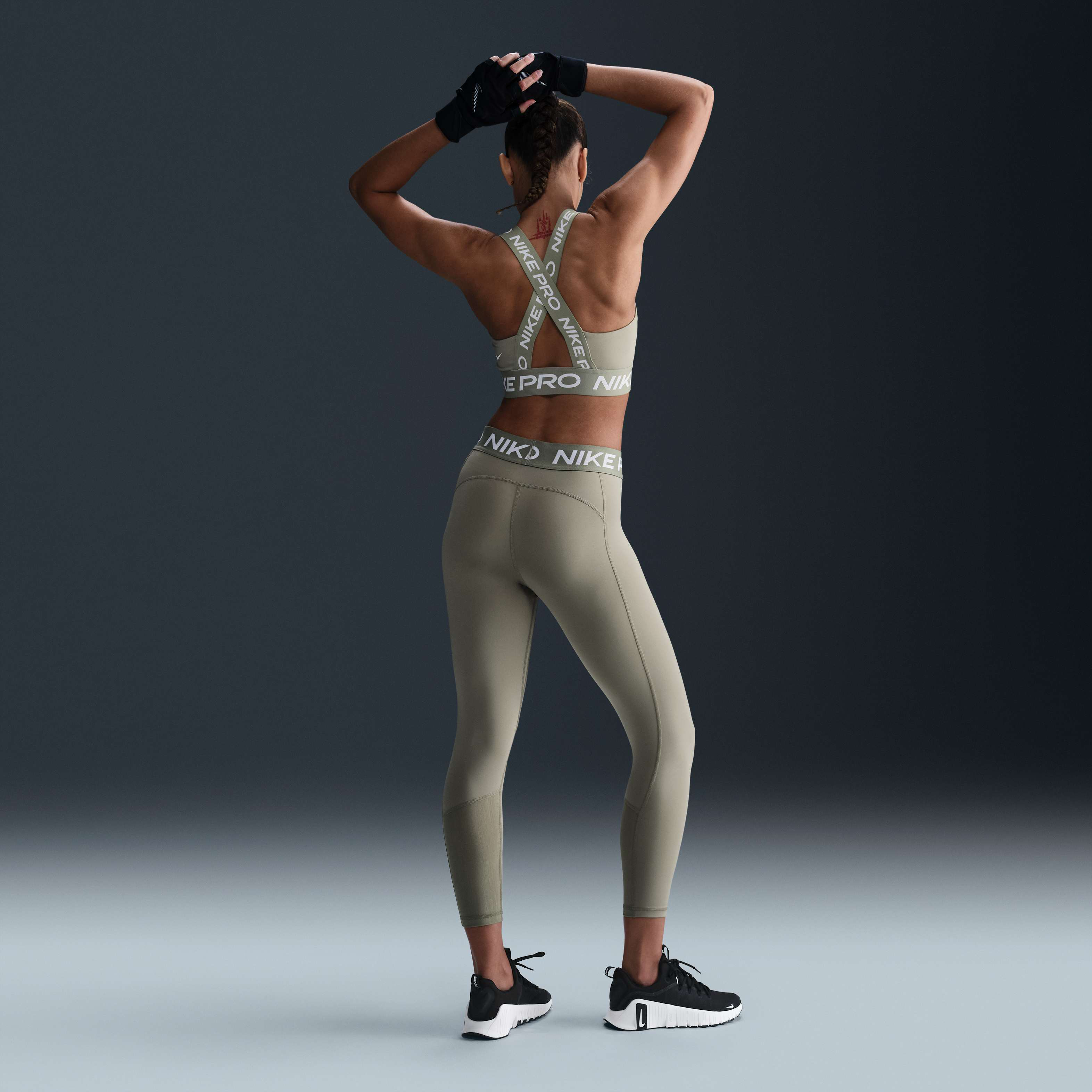 Nike Pro image number 3