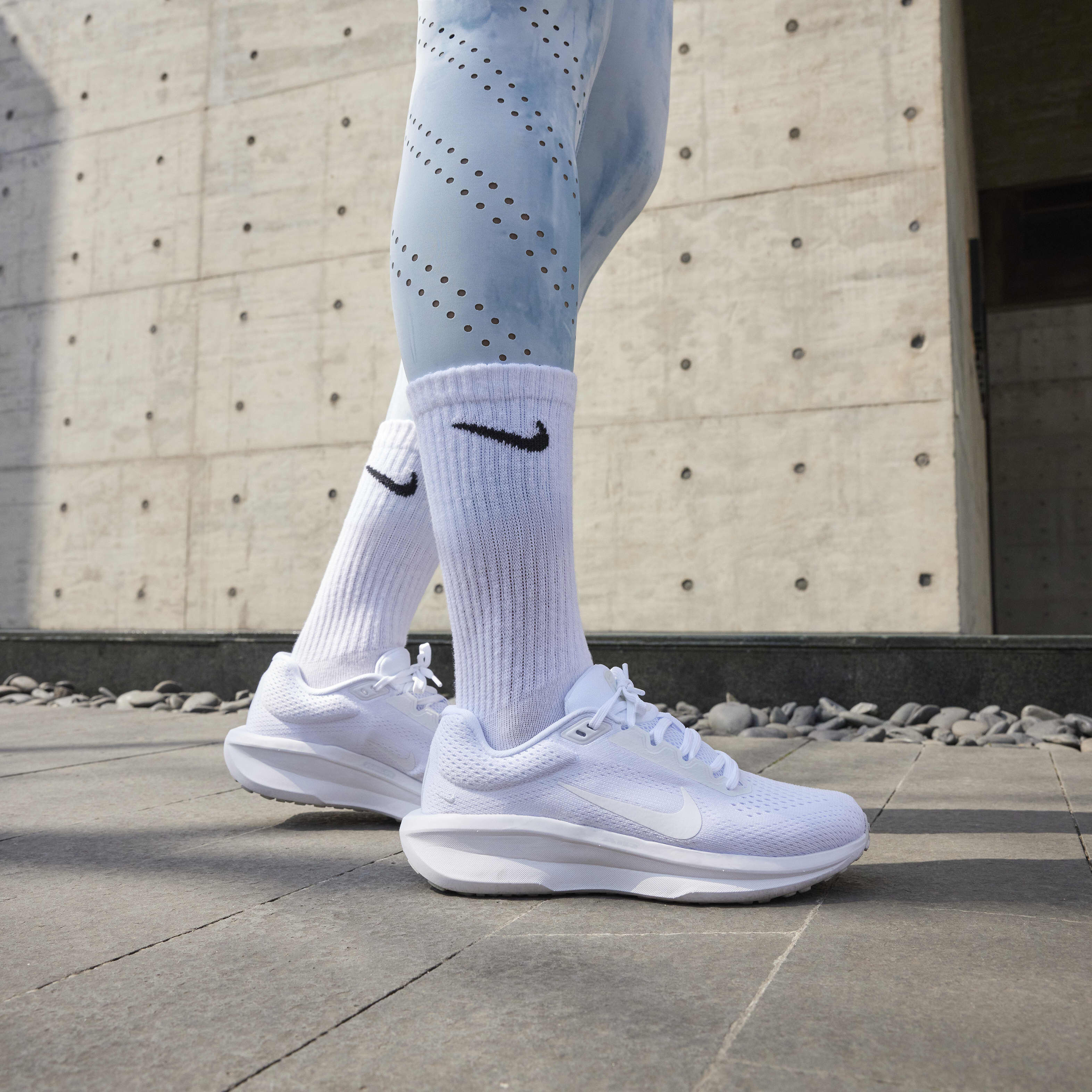 Nike winflo white discount