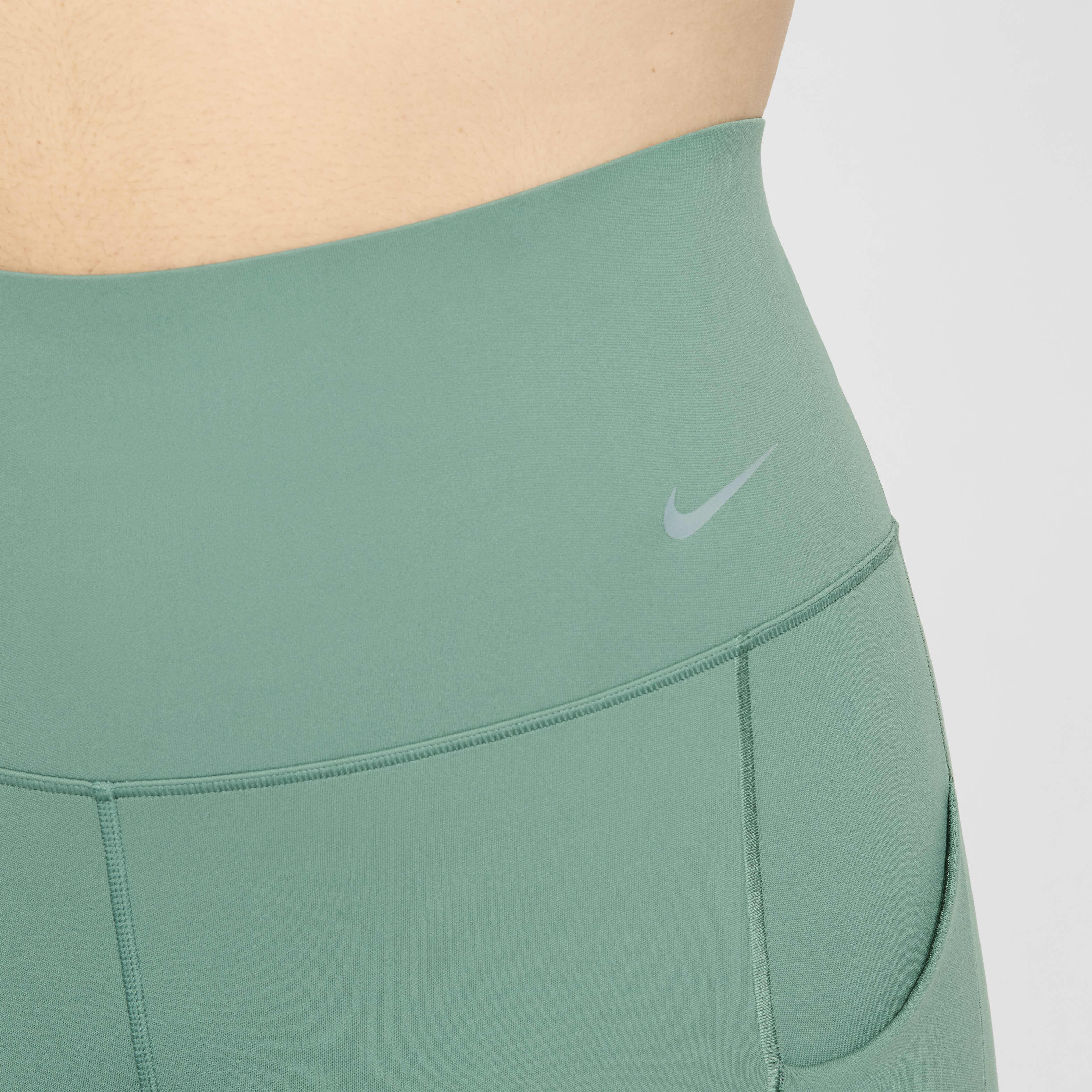 نايكي يونيفيرسا image number 4