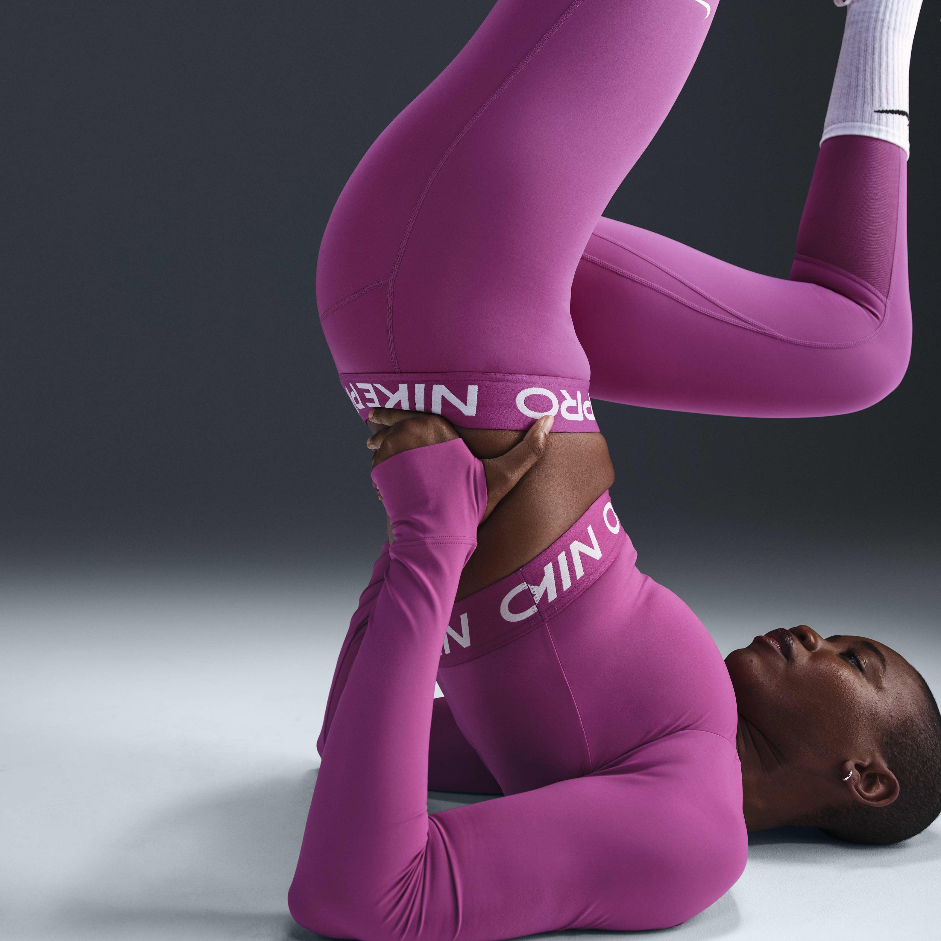 Nike Pro image number 2