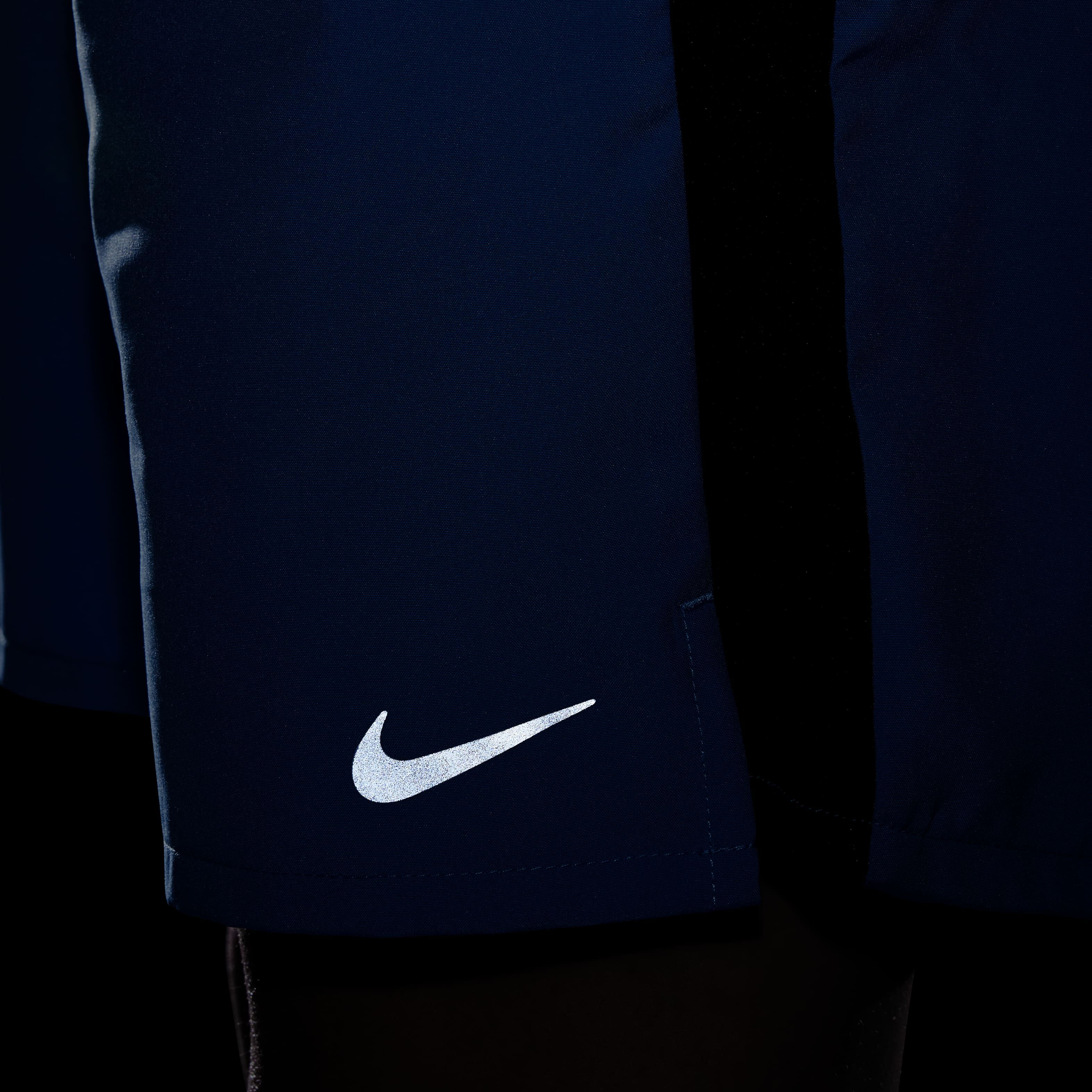 Nike Dri-FIT Challenger image number 8