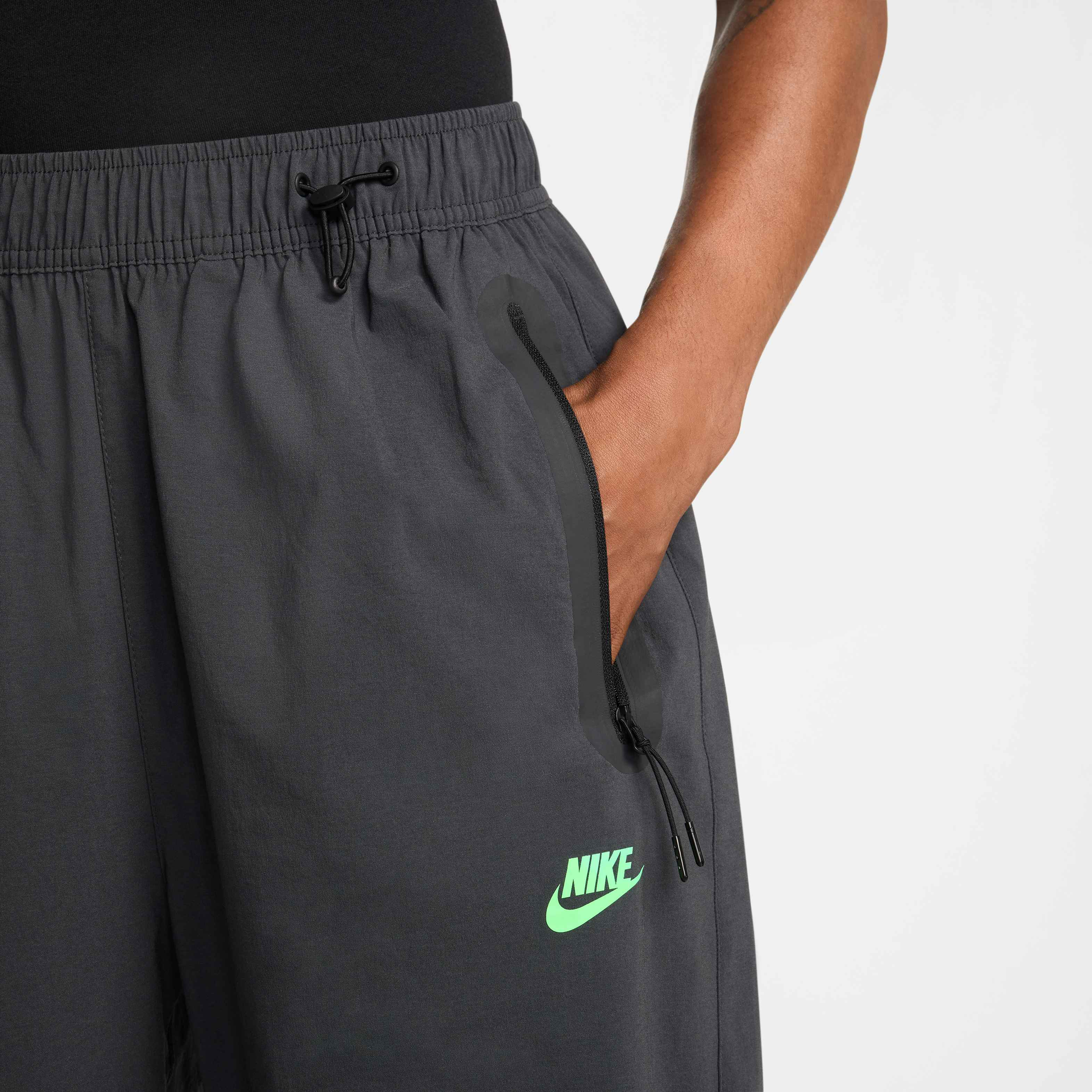 نايكي تك image number 2