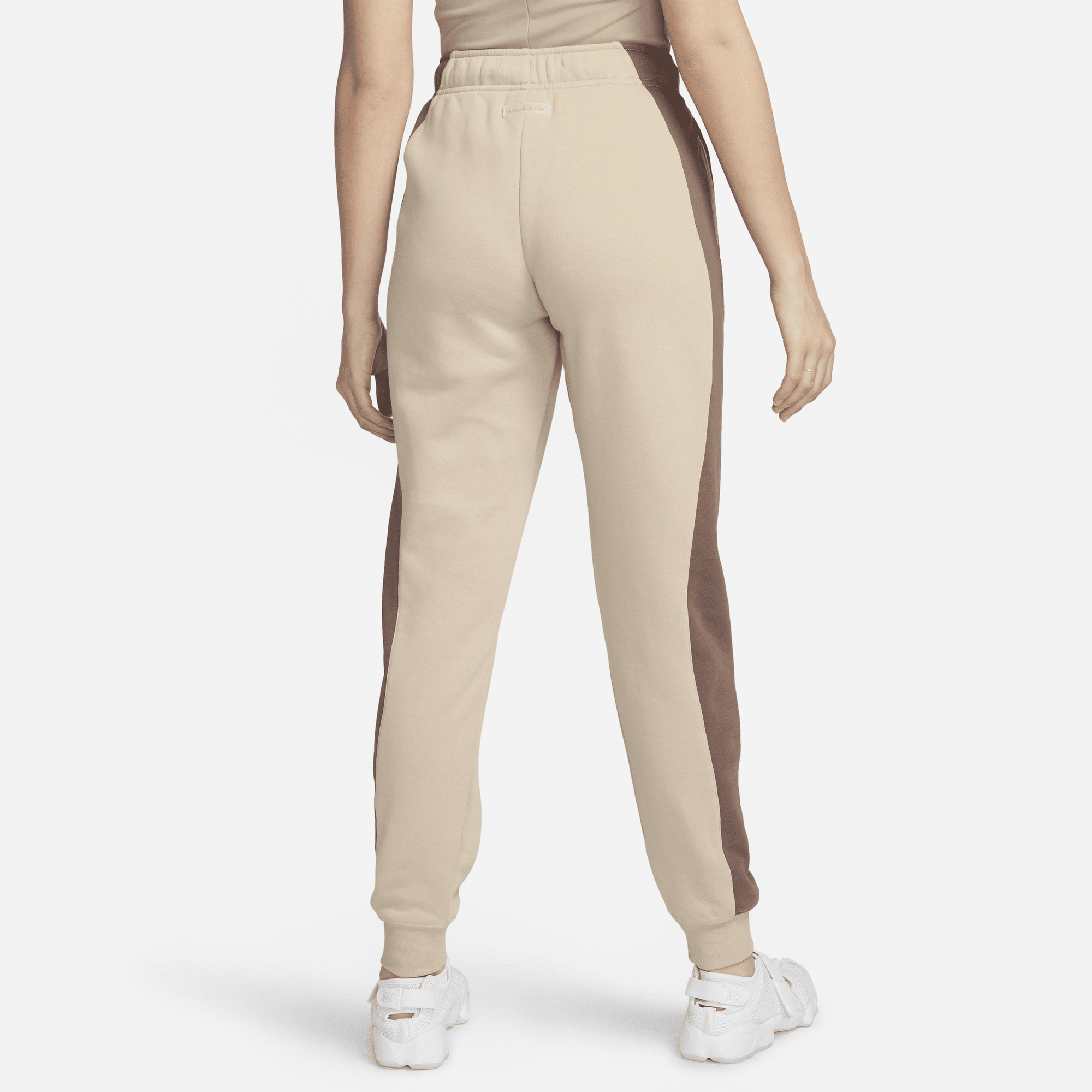 Shop Air Women s Mid Rise Fleece Joggers Nike KSA
