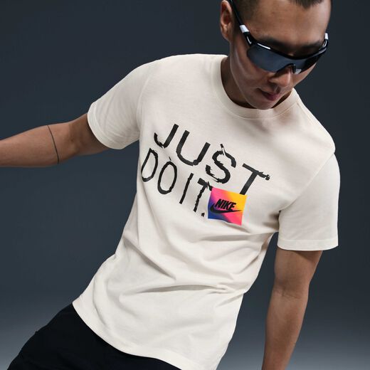 نايكي سبورتسوير