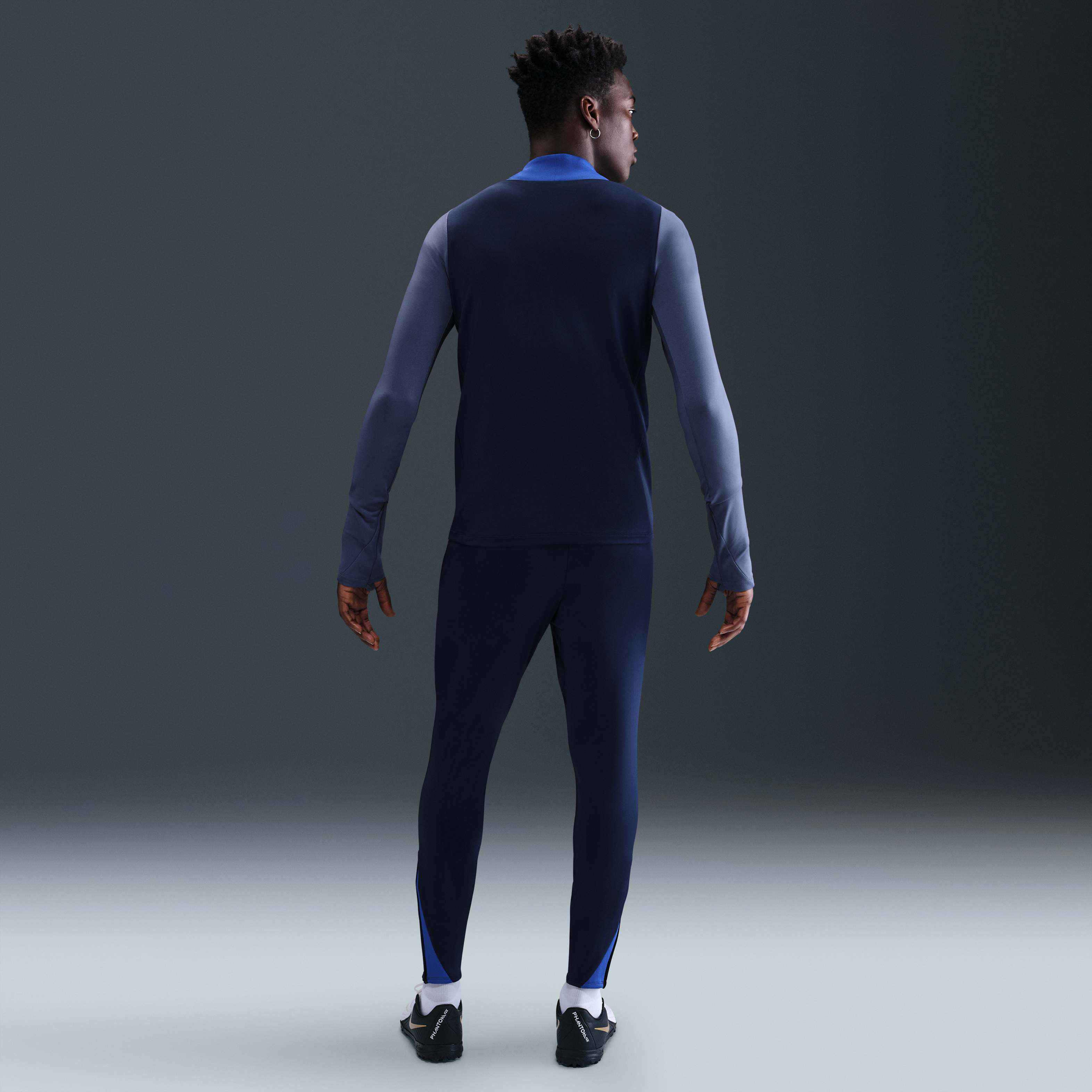 Paris Saint-Germain Strike image number 4