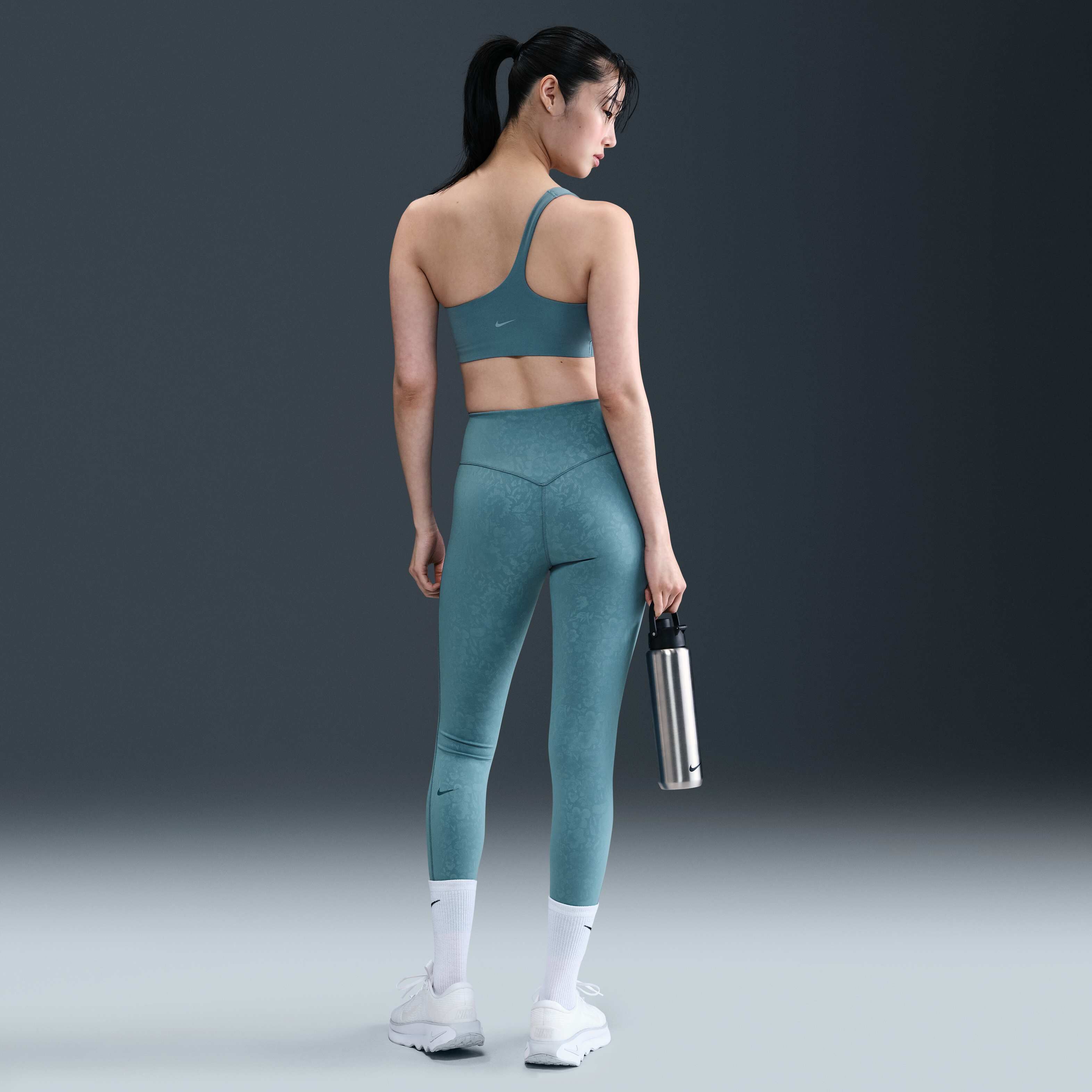 Nike Universa image number 3