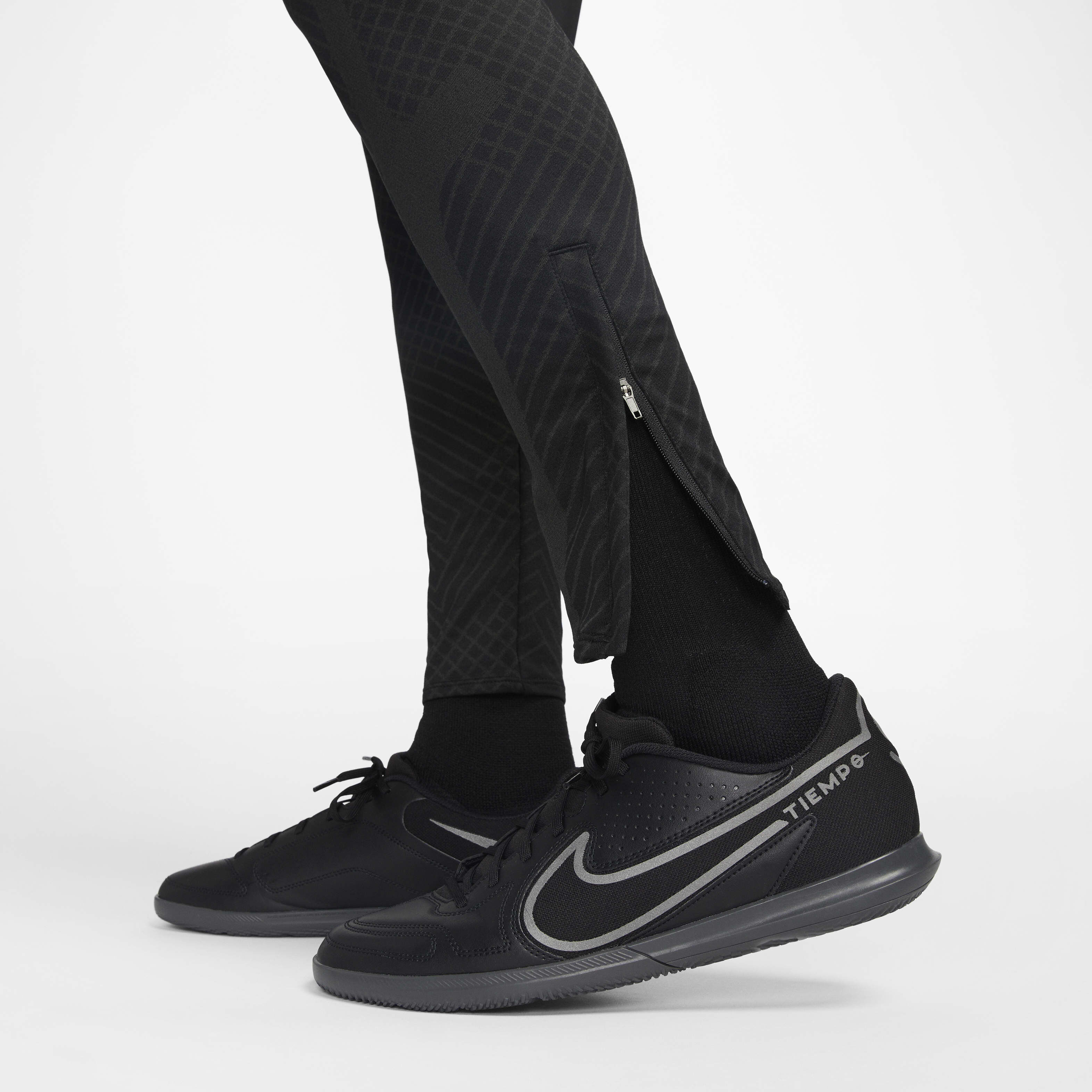 برشلونة سترايك image number 4