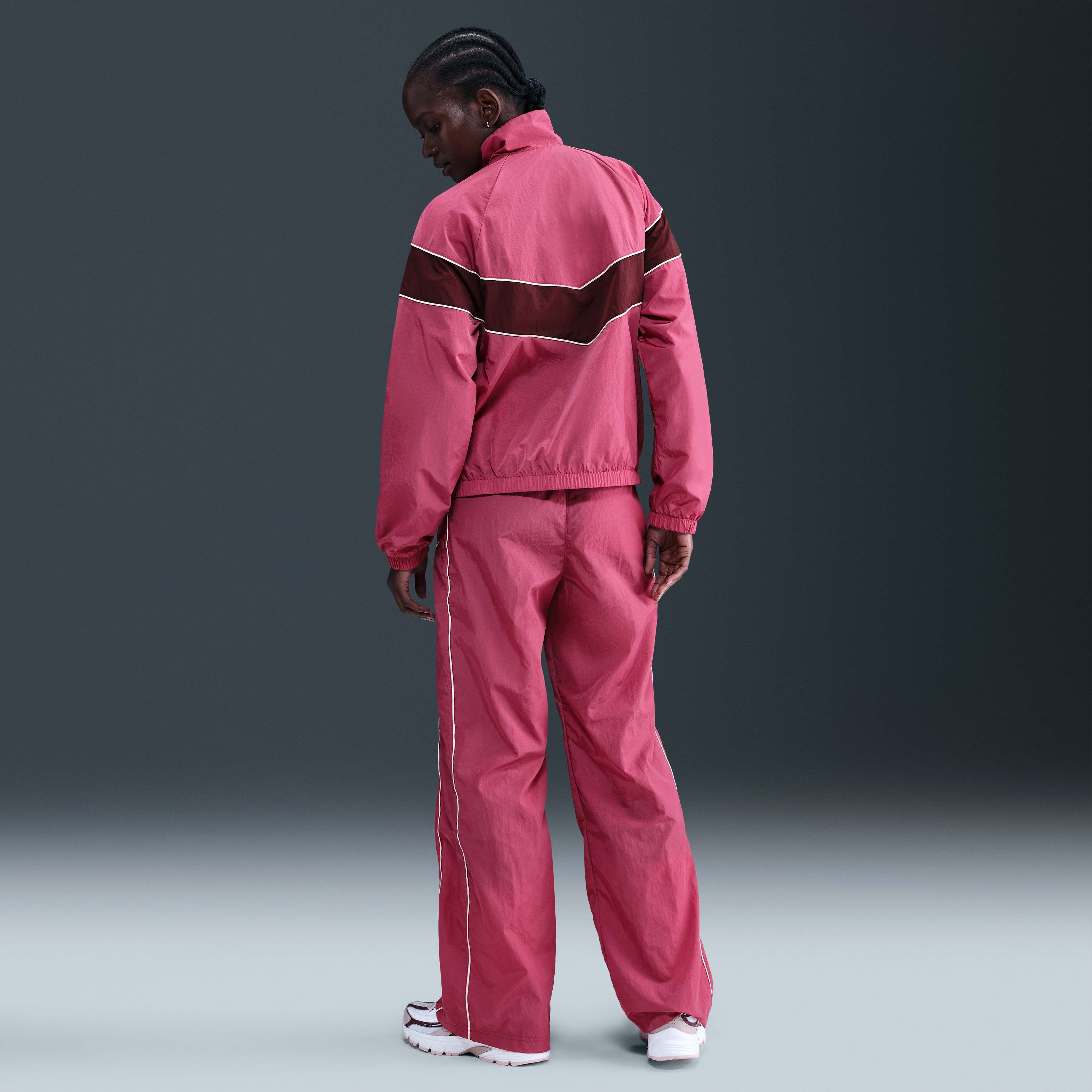 نايكي ويندرانر image number 4