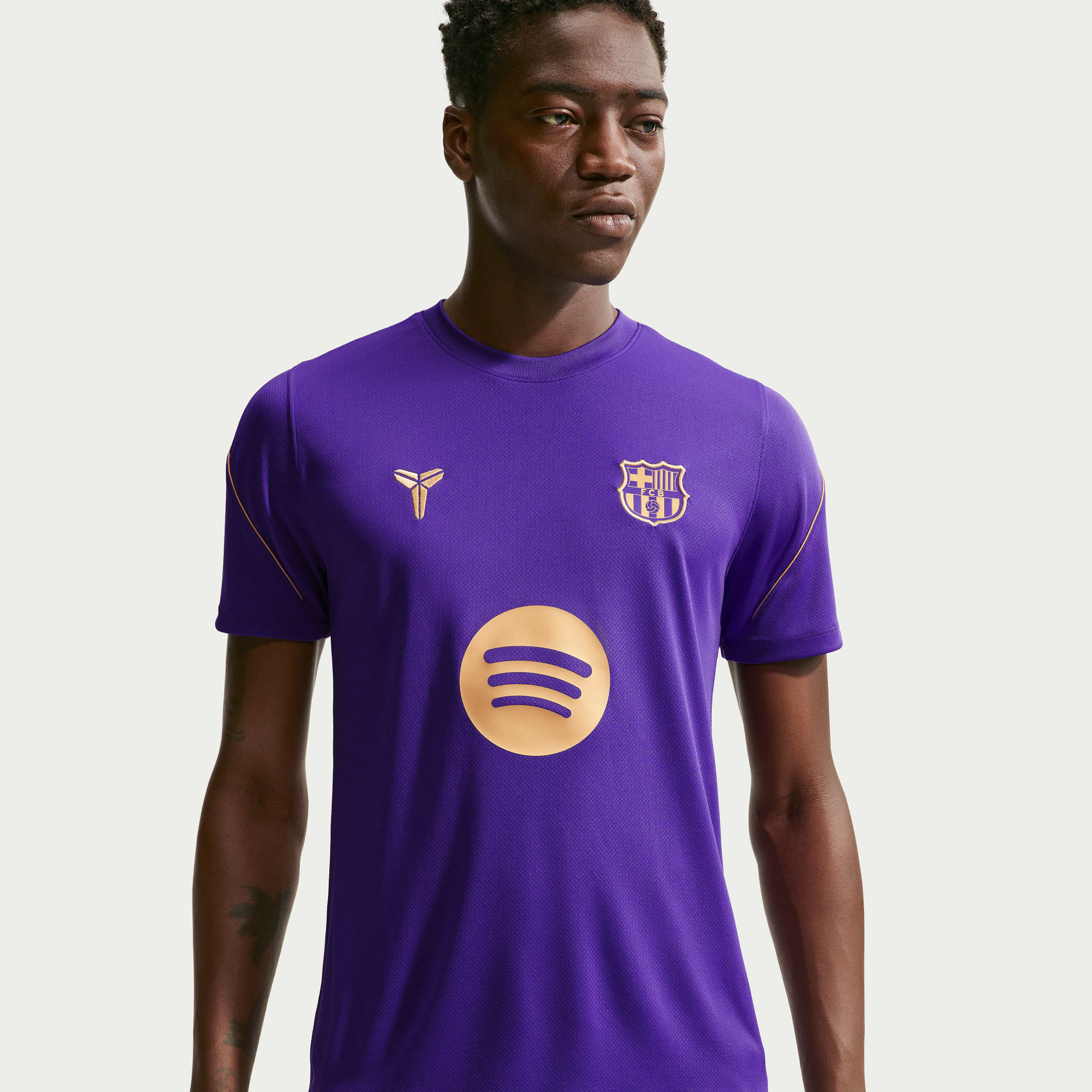 برشلونة سترايك الاحتياطي image number 0