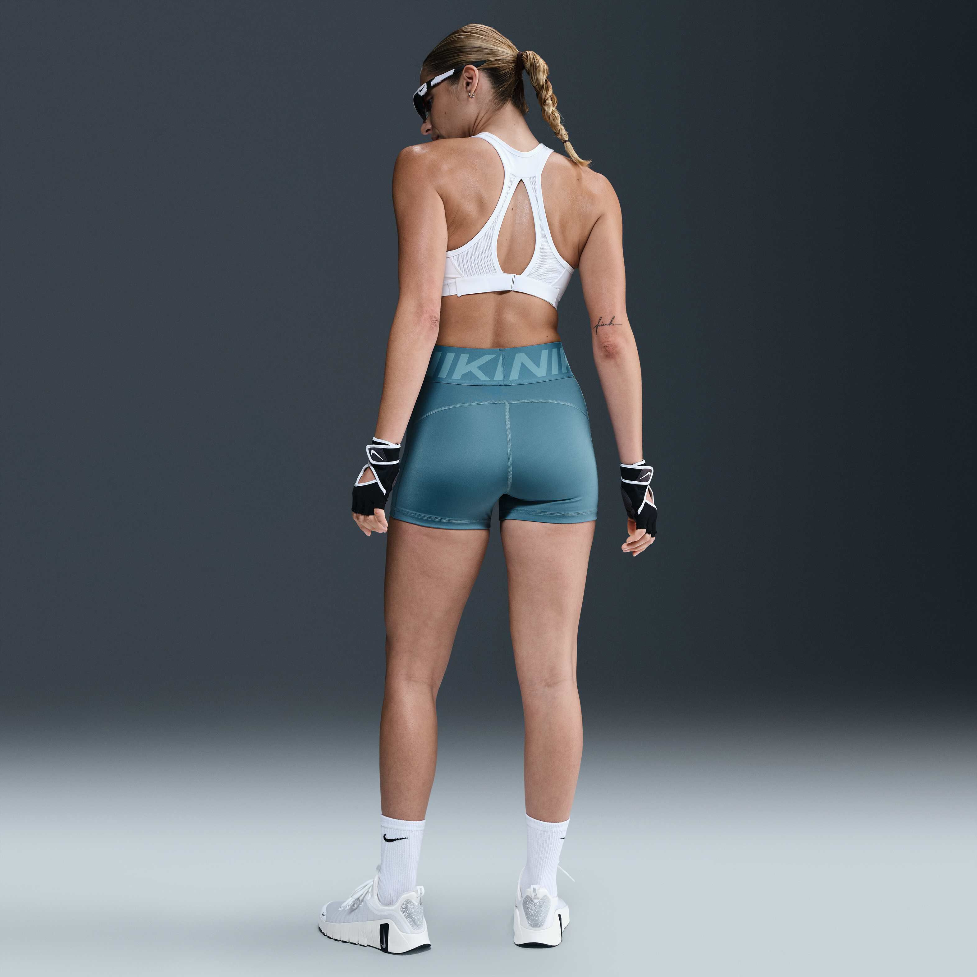 Nike Pro Sculpt image number 4