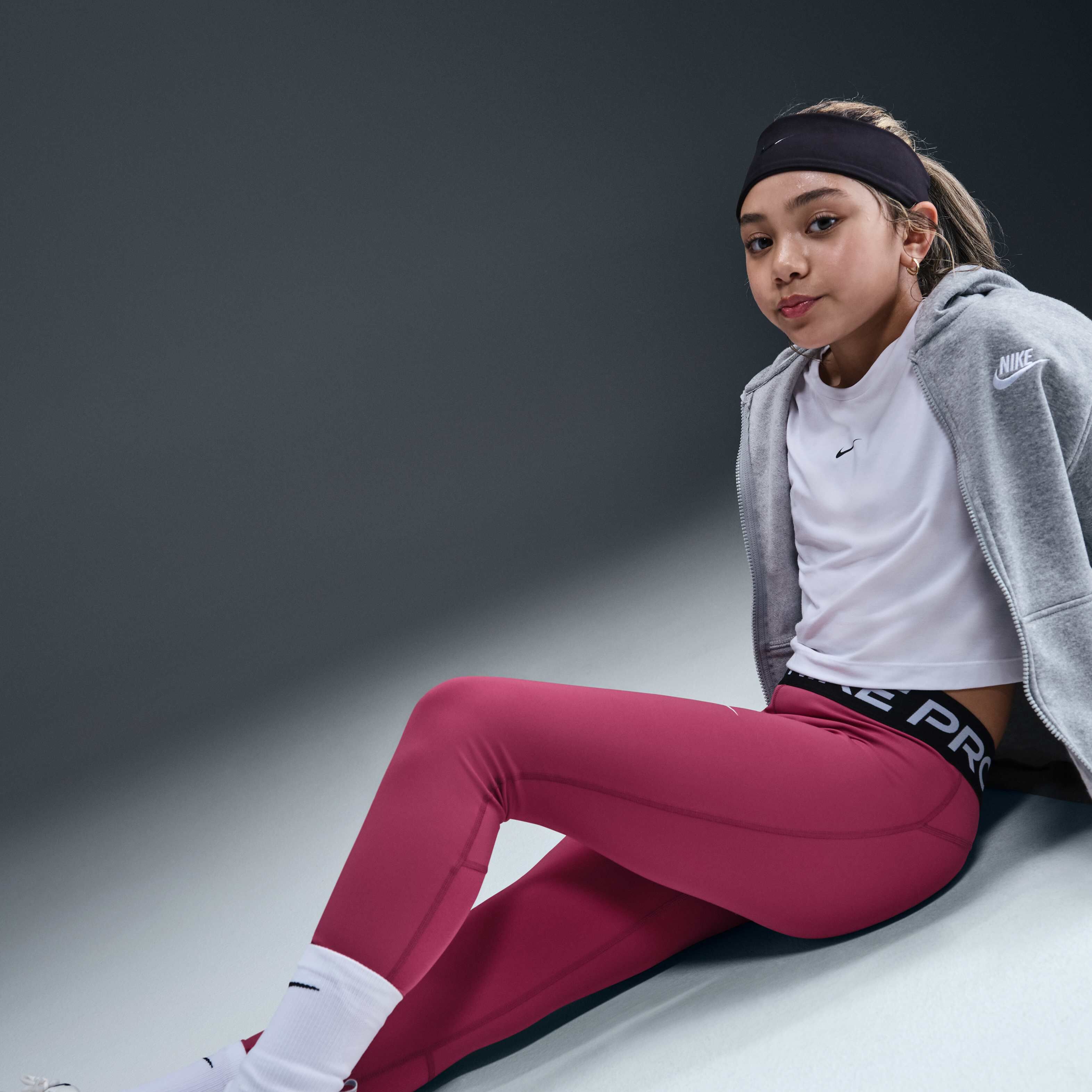 Nike Pro image number 4