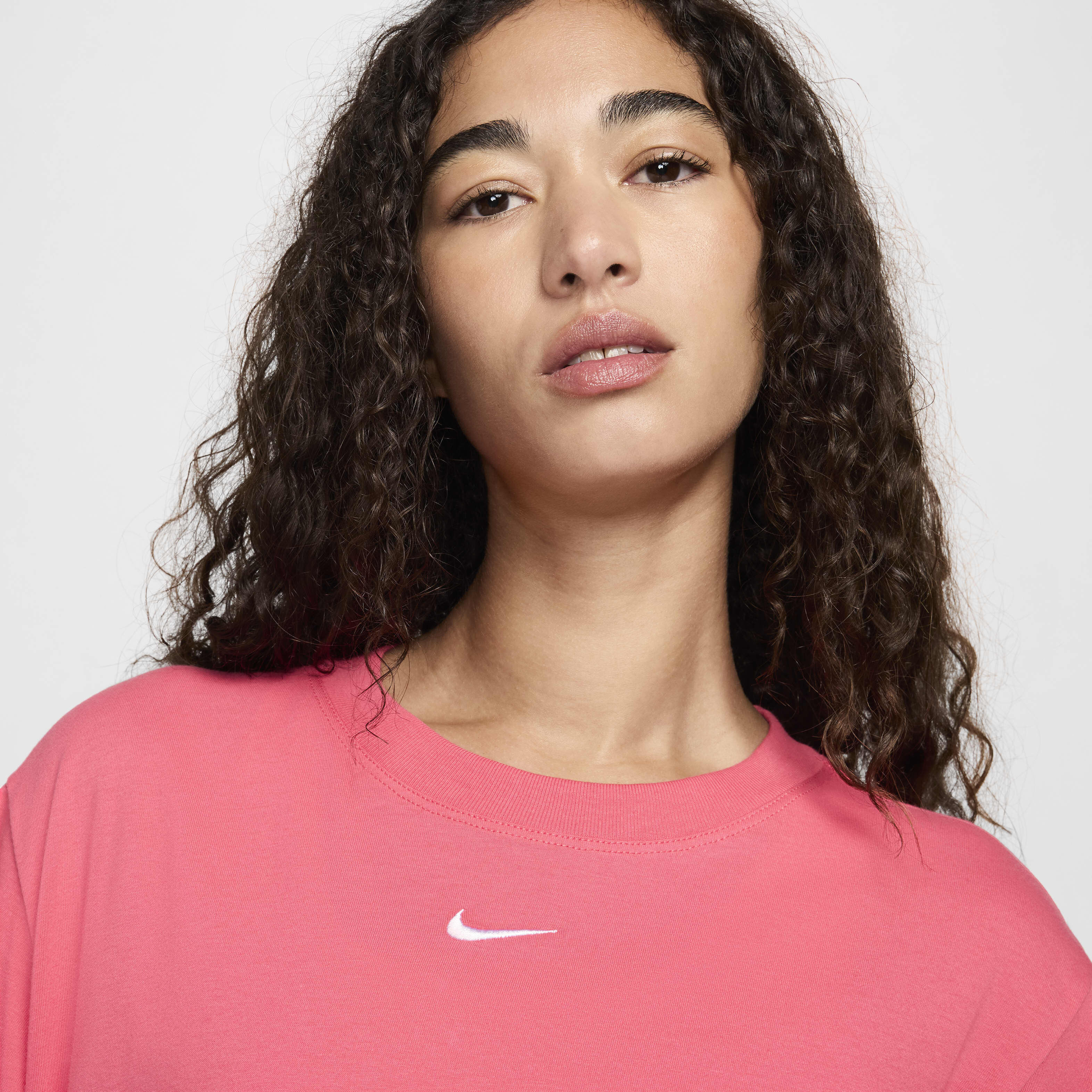 Nike Sportswear Essential image number 2