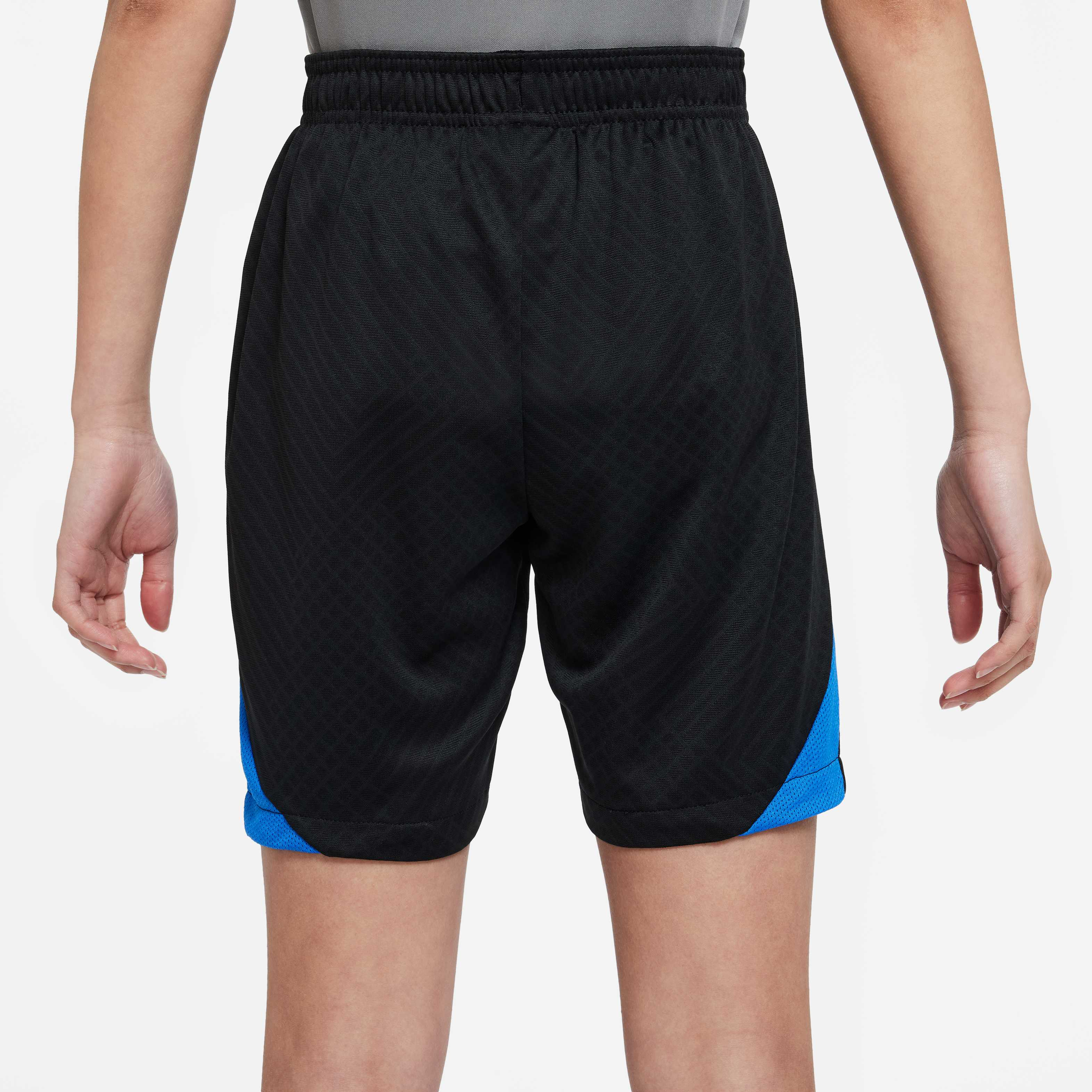 F.C. Barcelona Strike image number 2