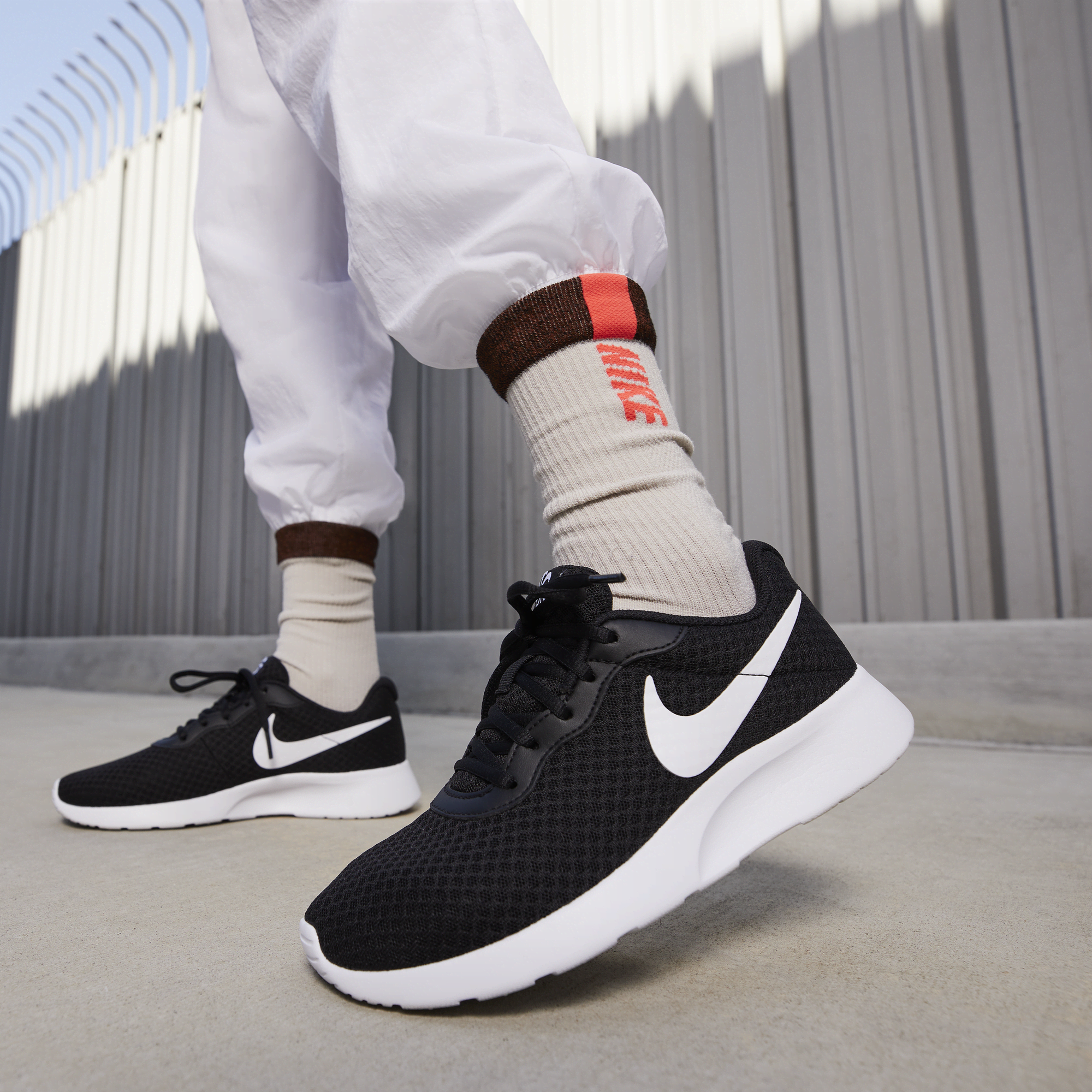 Nike tanjun on sale near me
