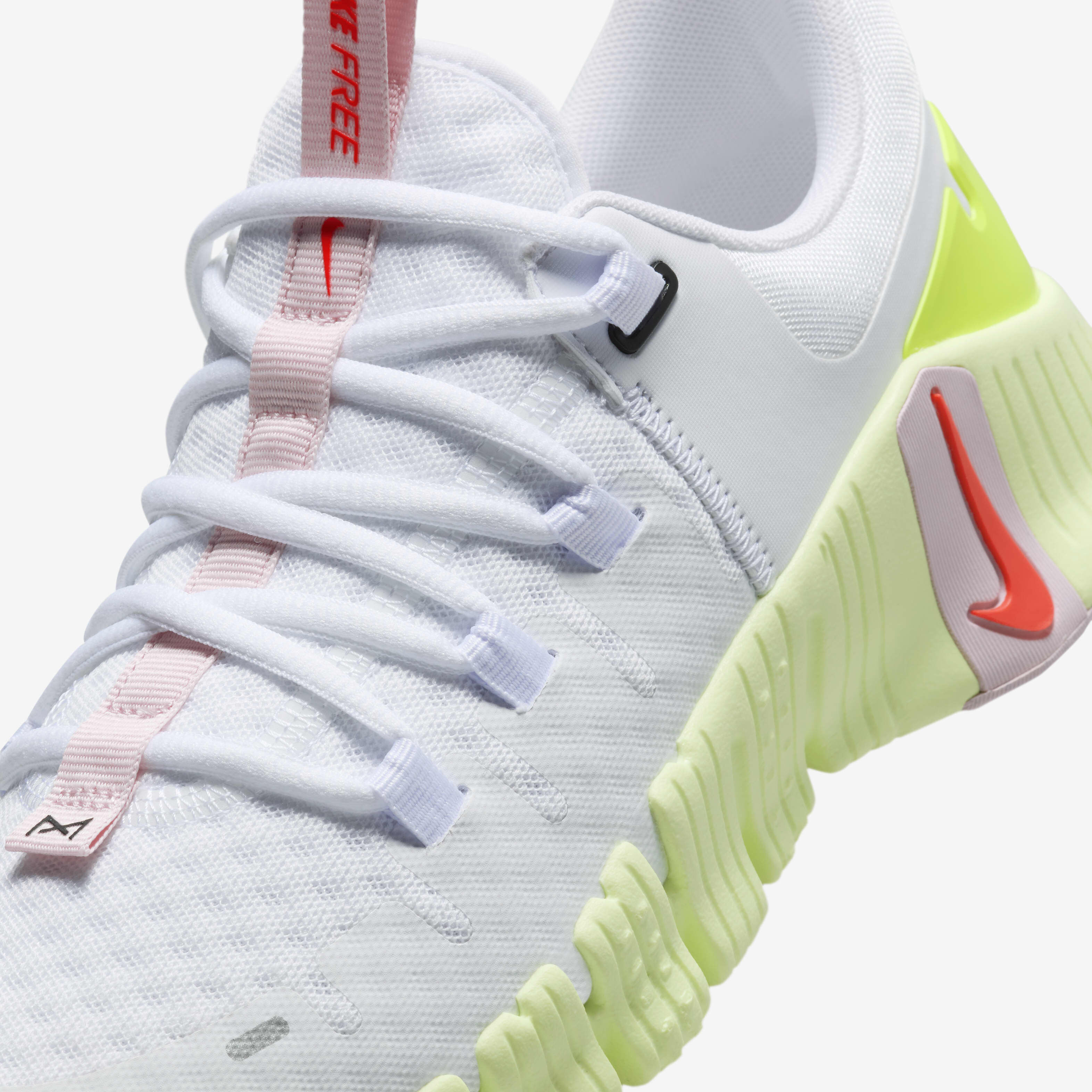 Buy Nike Free Metcon 5 Women s Workout Shoes White Black Emerald Rise Nike Saudi Official