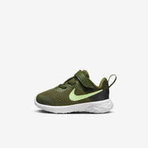 Nike Revolution 6