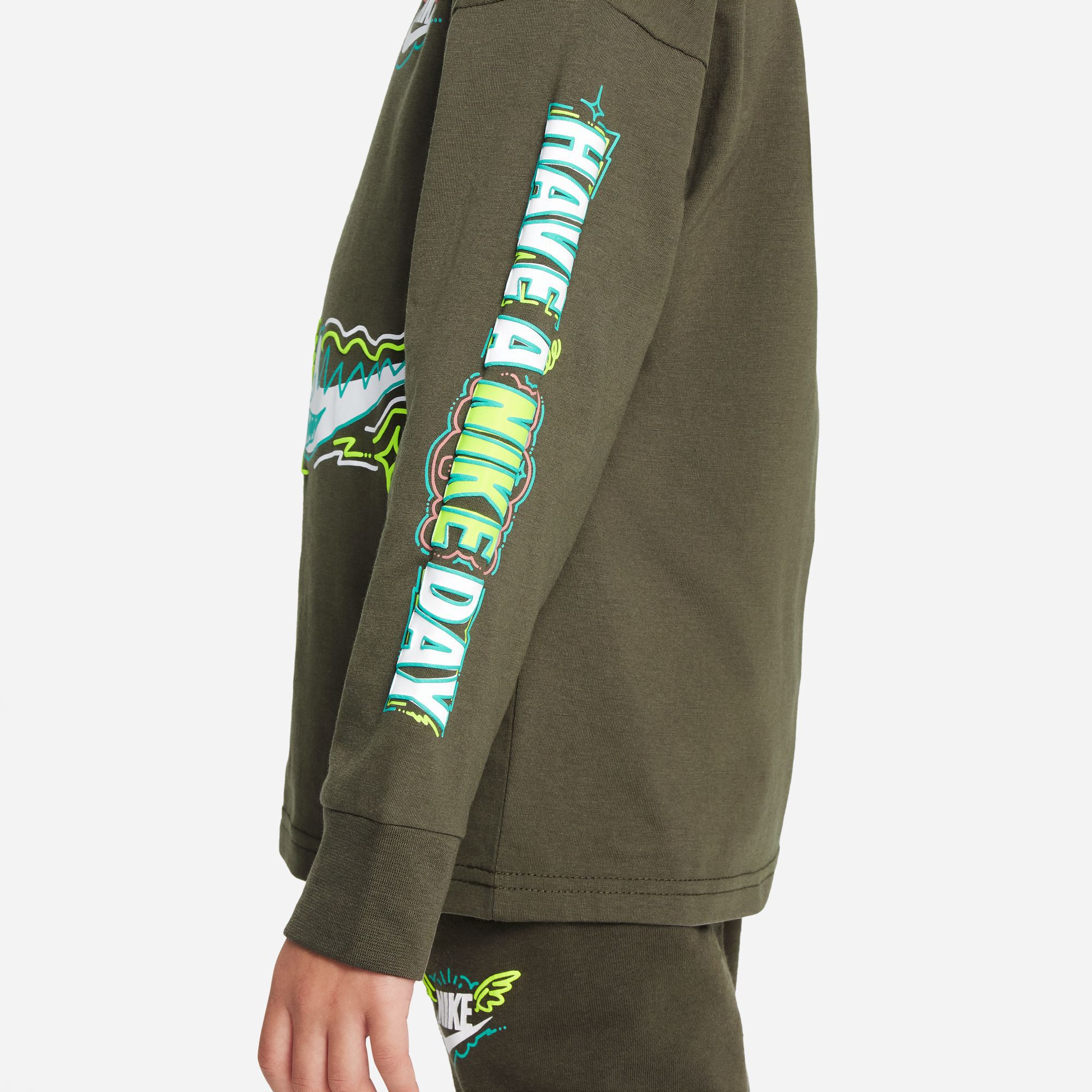 تيشيرت نايكي سبورتسوير "ارت اوف بلاي" ريلاكسد بأكمام طويلة image number 2