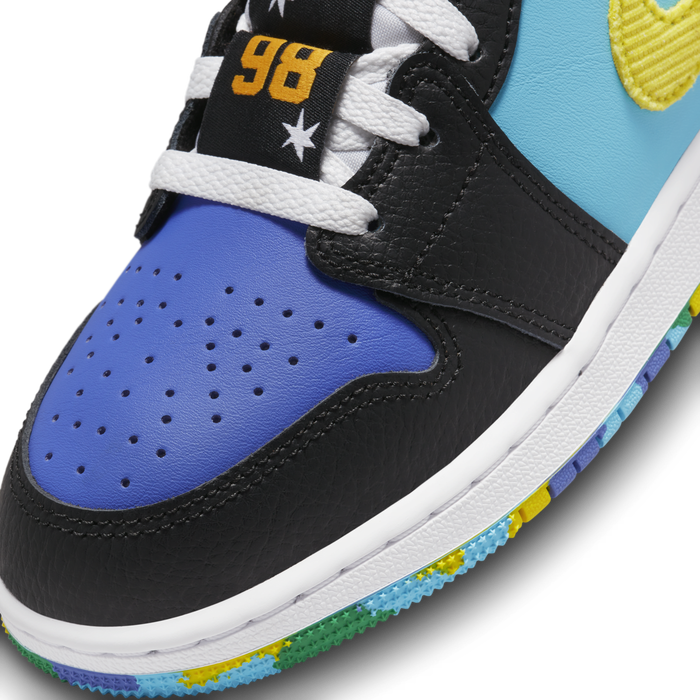 Playing basketball top in jordan 1