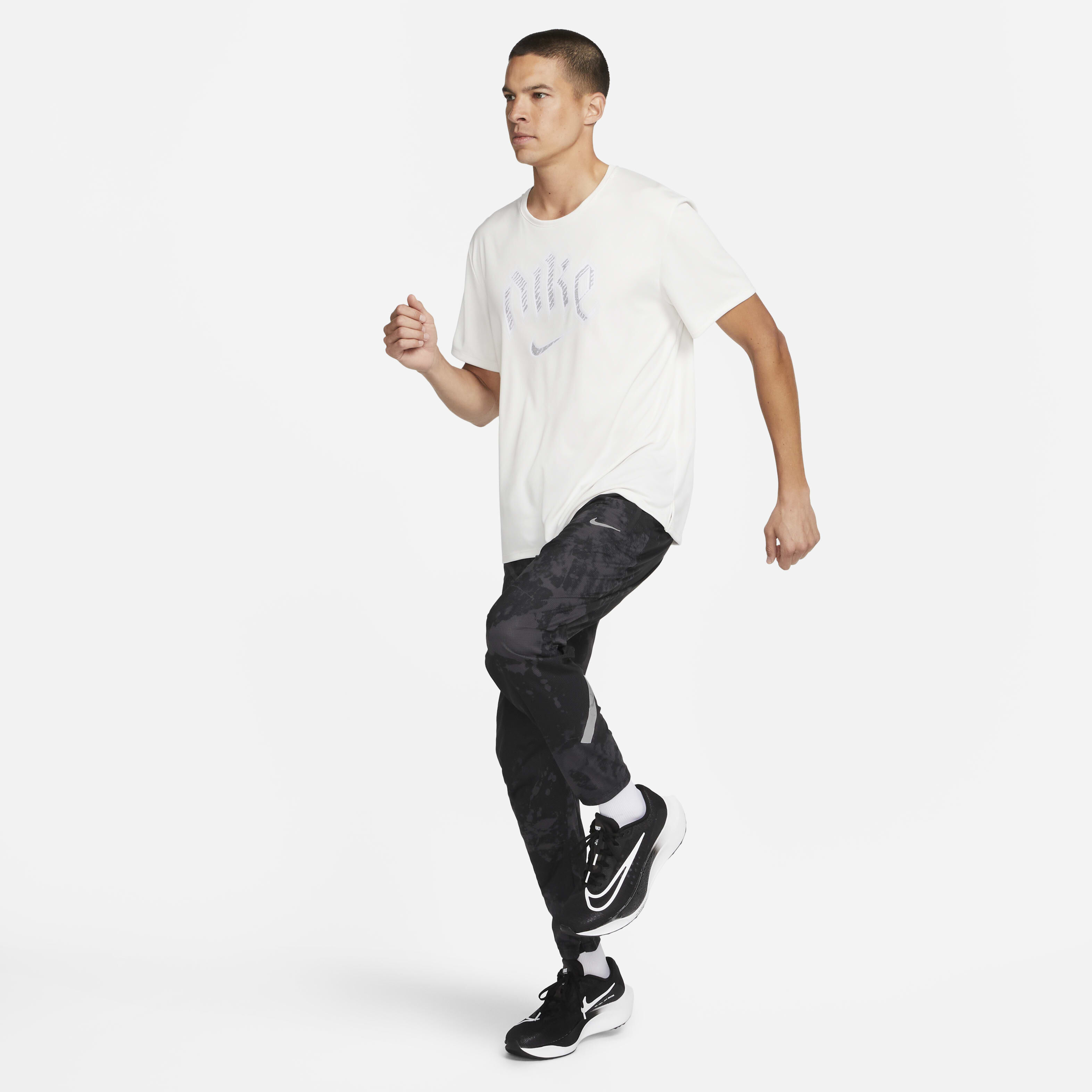 Nike Dri-FIT Run Division image number 5