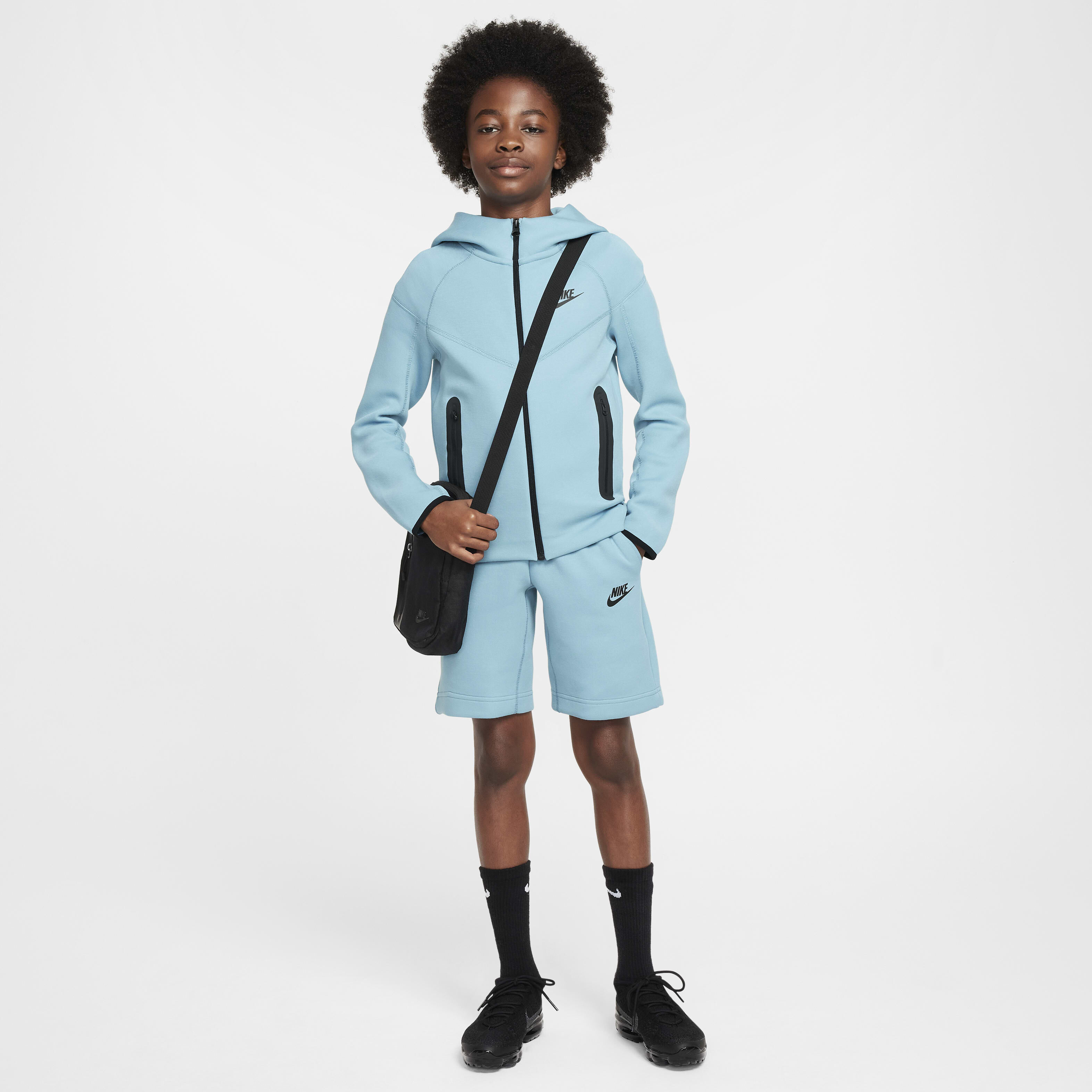 Boys nike tech shorts top