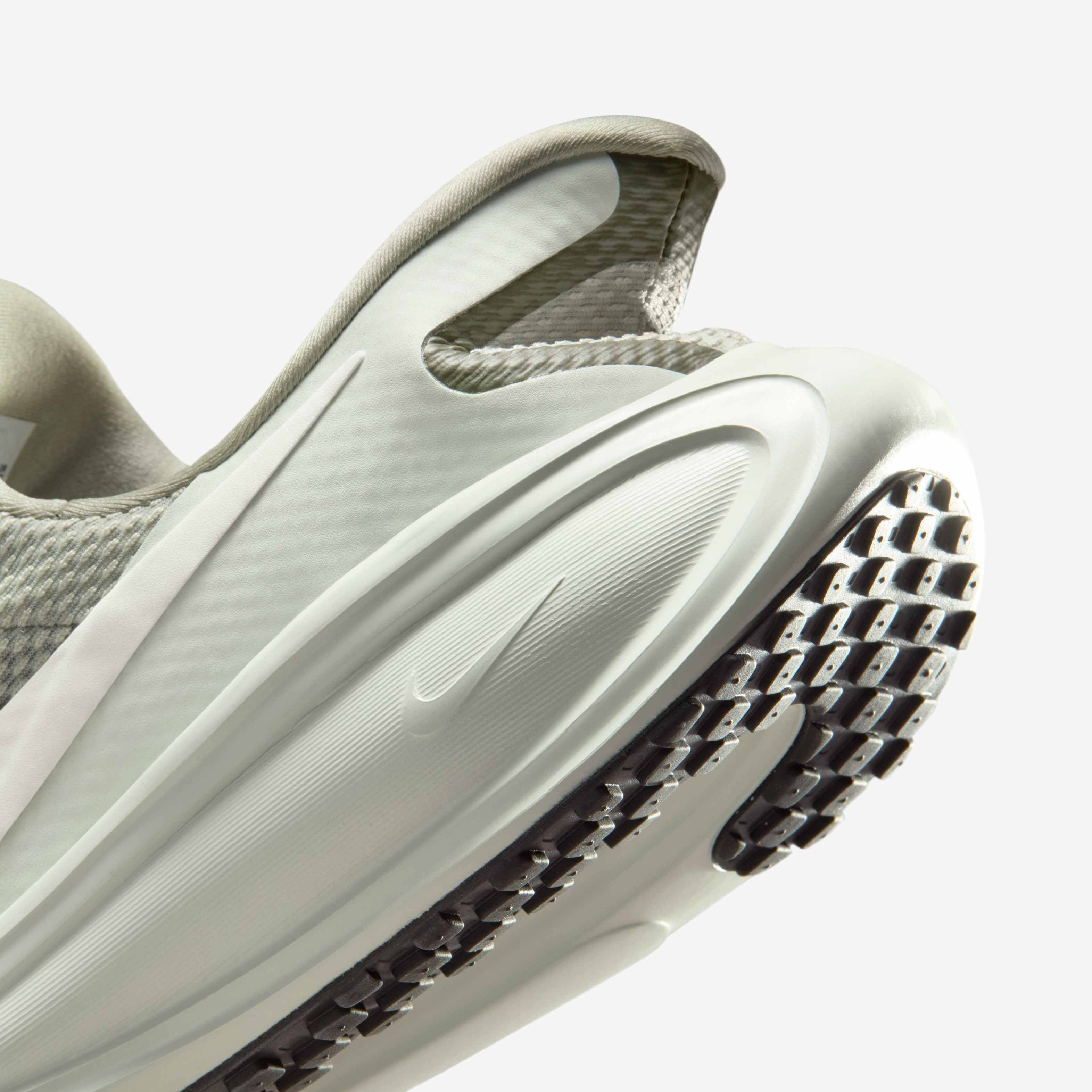 Nike Revolution 8 EasyOn image number 8